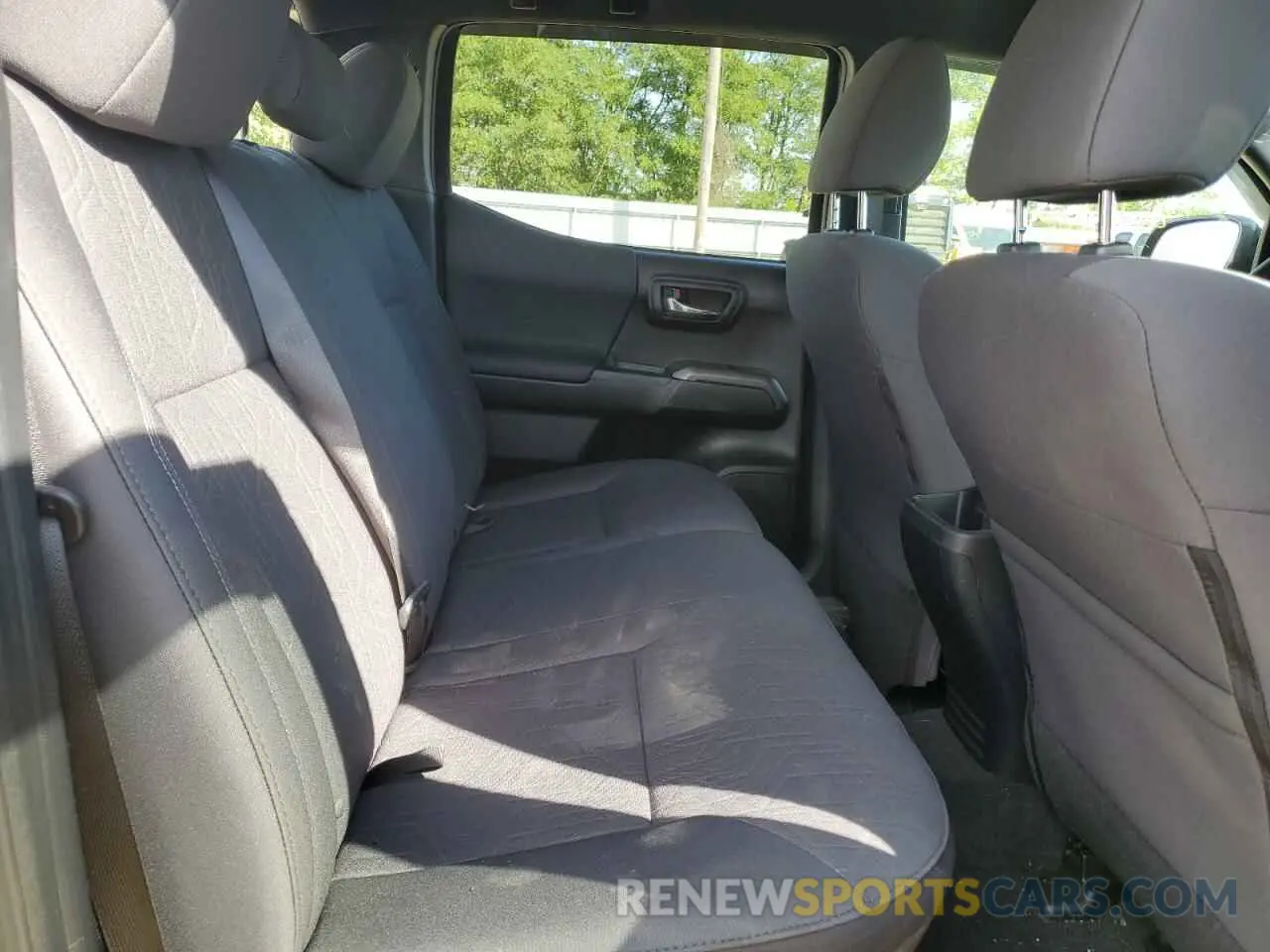 6 Photograph of a damaged car 3TMCZ5AN6KM241197 TOYOTA TACOMA 2019