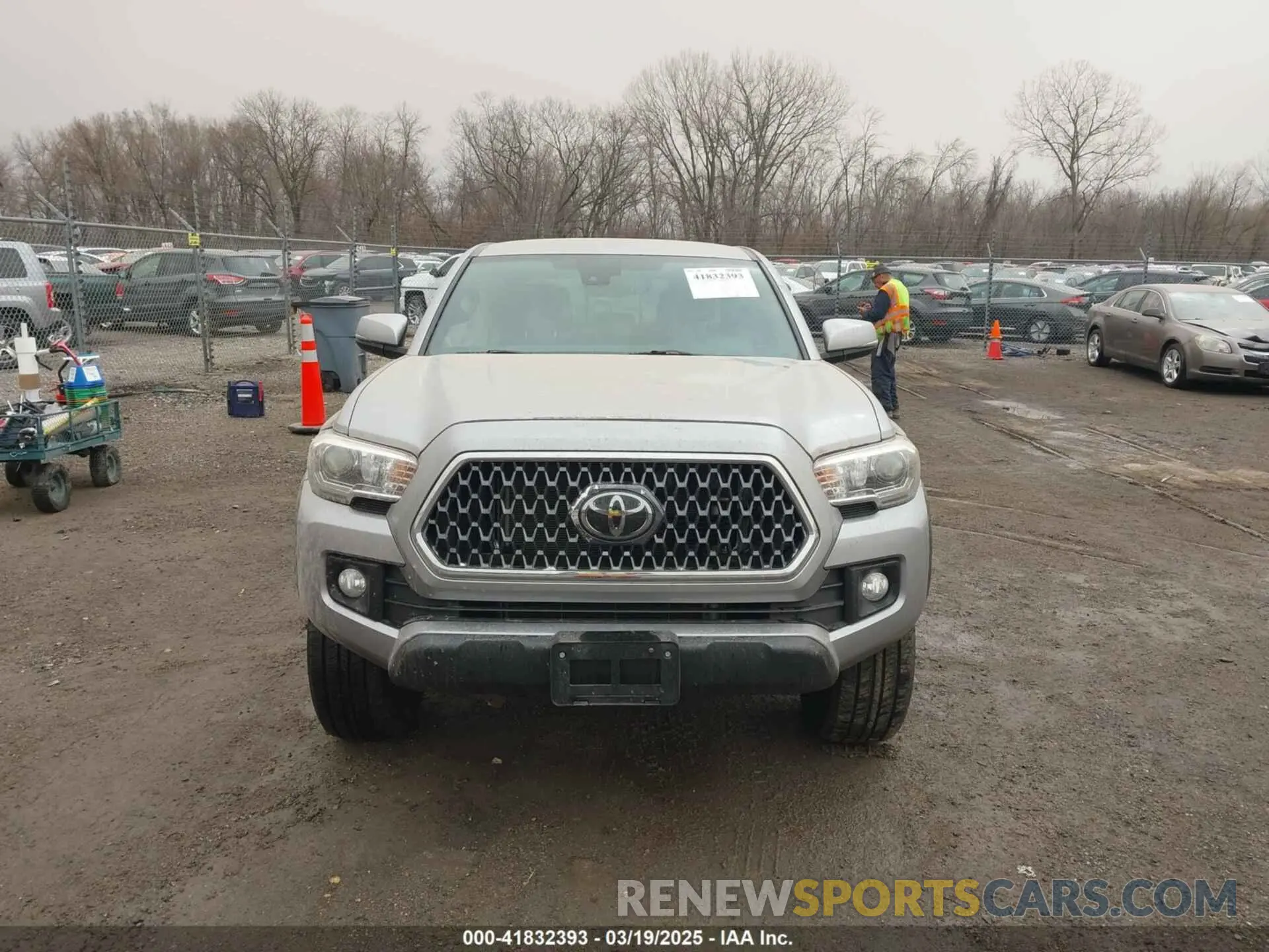 12 Фотография поврежденного автомобиля 3TMCZ5AN7KM246599 TOYOTA TACOMA 2019