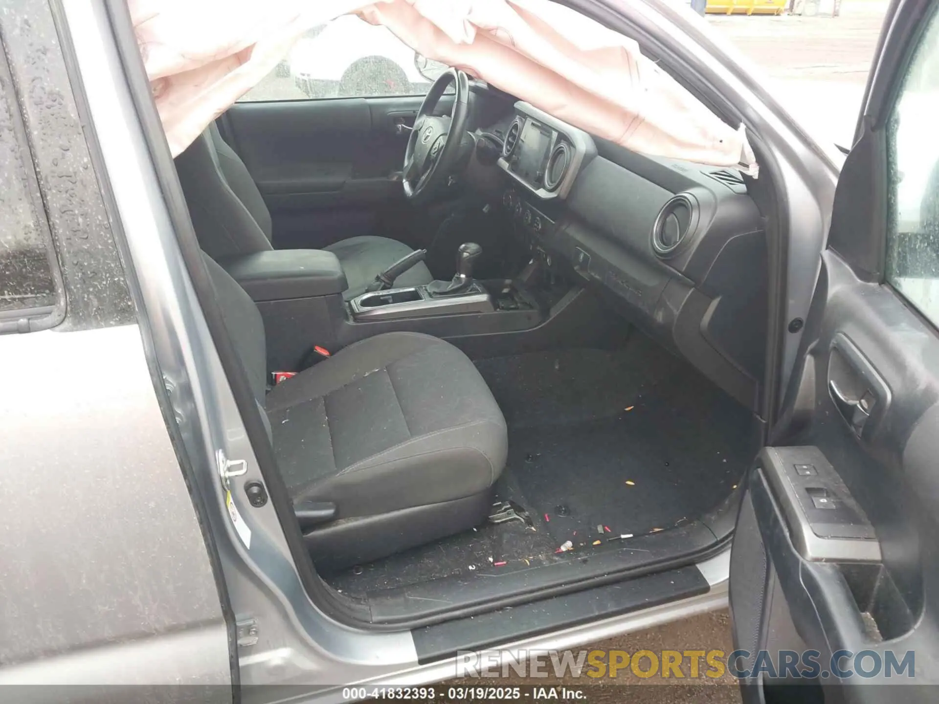 5 Фотография поврежденного автомобиля 3TMCZ5AN7KM246599 TOYOTA TACOMA 2019