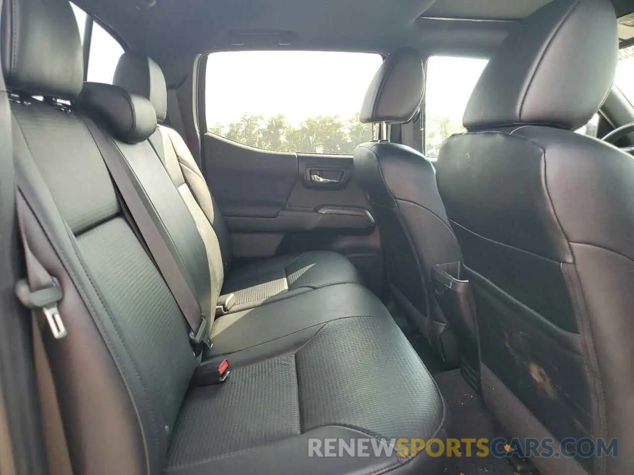 11 Photograph of a damaged car 3TMCZ5AN7KM279134 TOYOTA TACOMA 2019