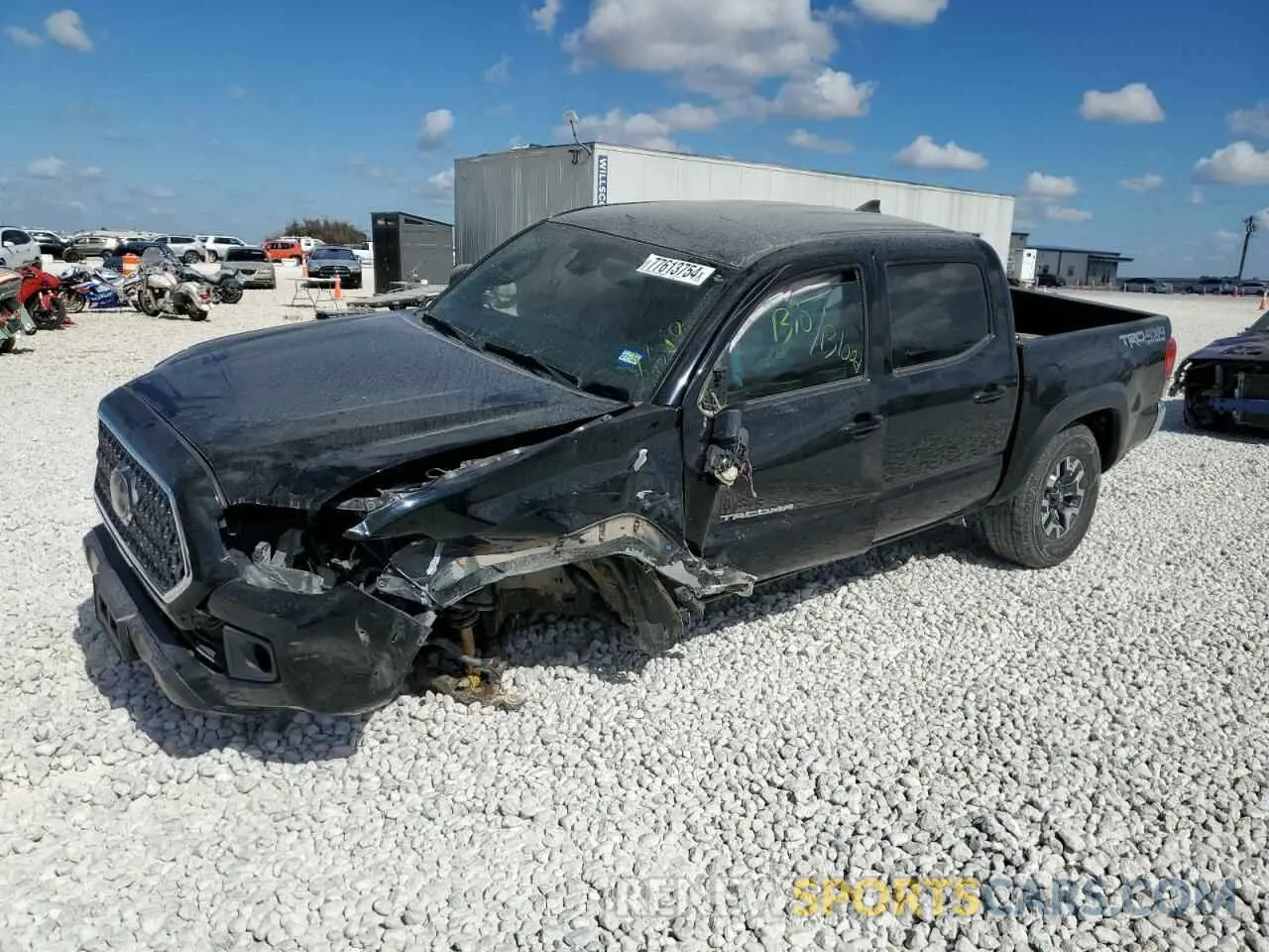 1 Photograph of a damaged car 3TMCZ5AN8KM216737 TOYOTA TACOMA 2019