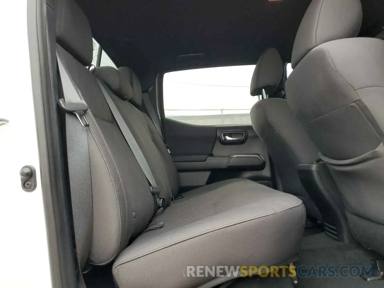 10 Photograph of a damaged car 3TMCZ5AN8KM217077 TOYOTA TACOMA 2019