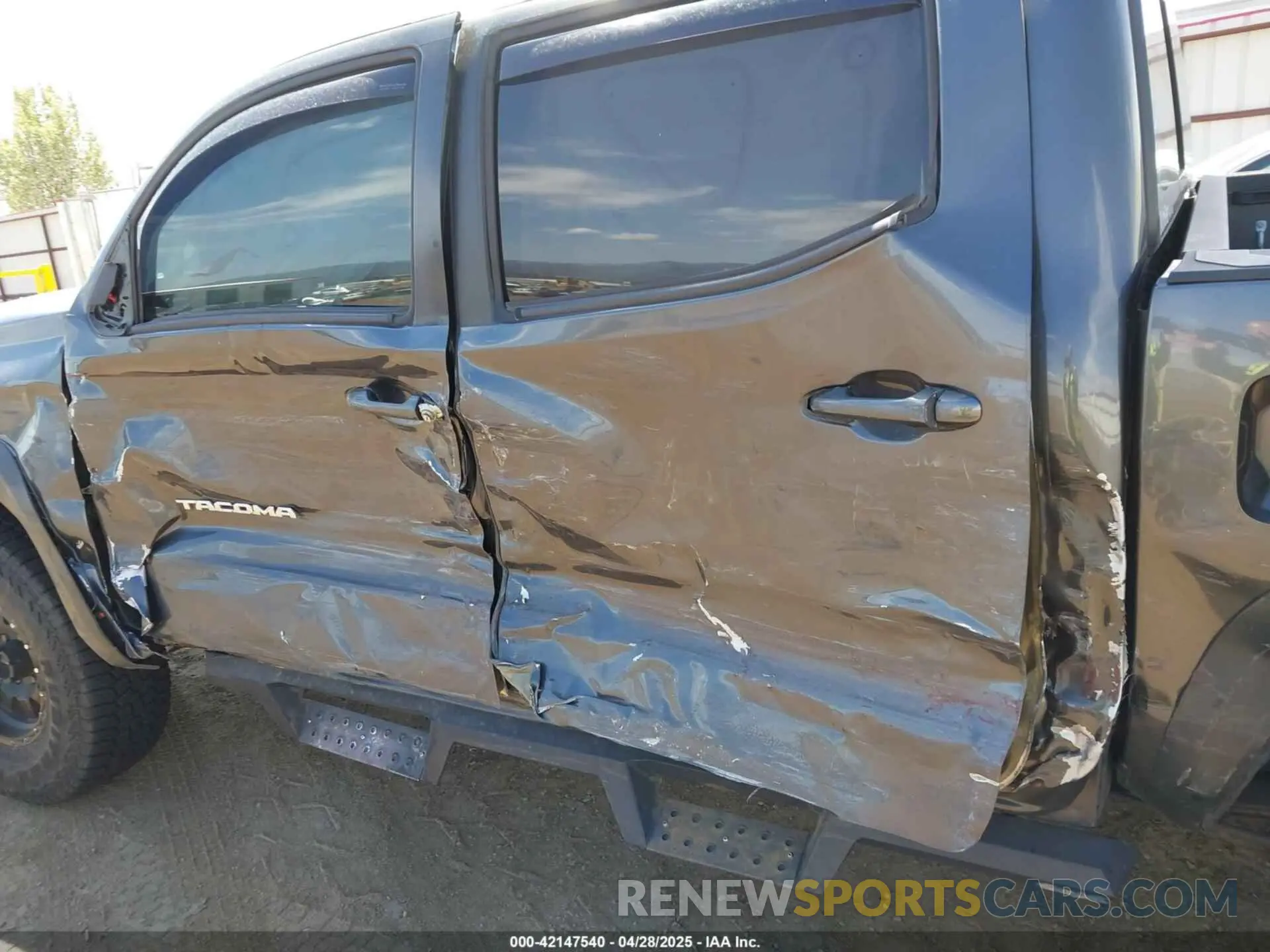 14 Фотография поврежденного автомобиля 3TMCZ5ANXKM191842 TOYOTA TACOMA 2019
