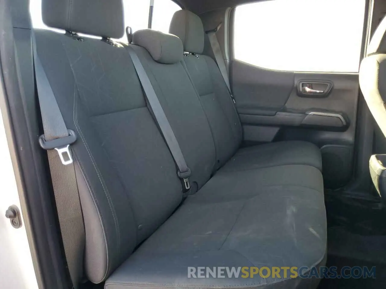 10 Photograph of a damaged car 3TMCZ5ANXKM257970 TOYOTA TACOMA 2019