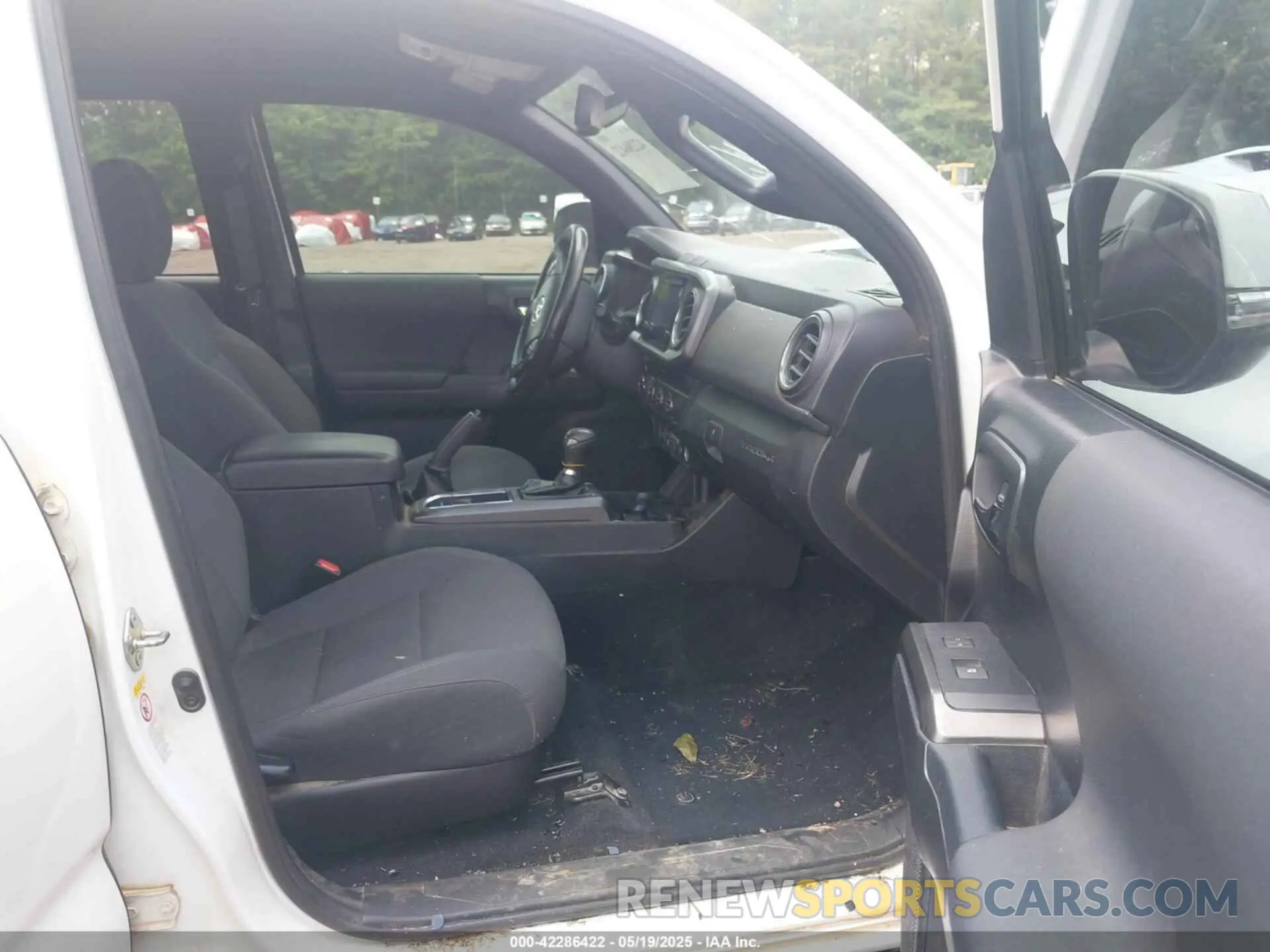 5 Photograph of a damaged car 3TMCZ5ANXKM272694 TOYOTA TACOMA 2019