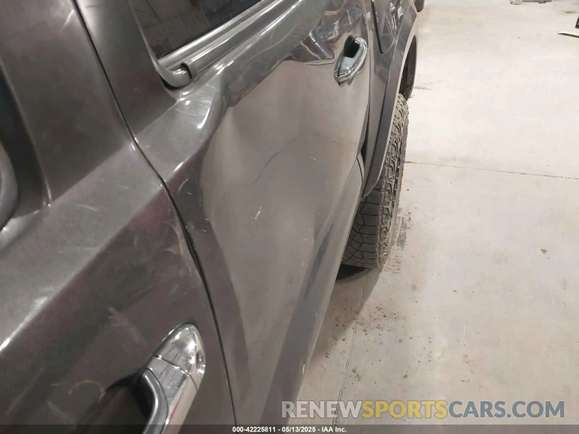 17 Photograph of a damaged car 3TMGZ5AN6KM207309 TOYOTA TACOMA 2019
