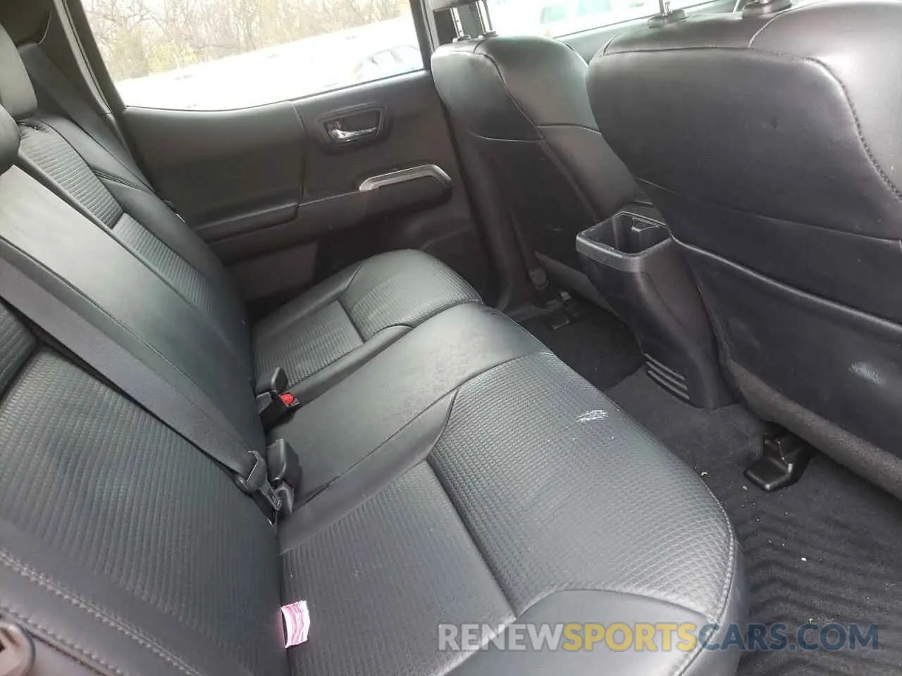 10 Photograph of a damaged car 3TMGZ5AN8KM197978 TOYOTA TACOMA 2019
