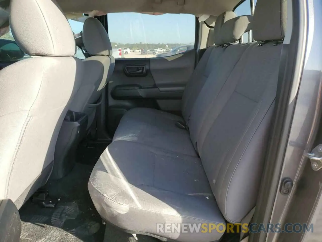 10 Photograph of a damaged car 5TFAX5GN0KX141644 TOYOTA TACOMA 2019