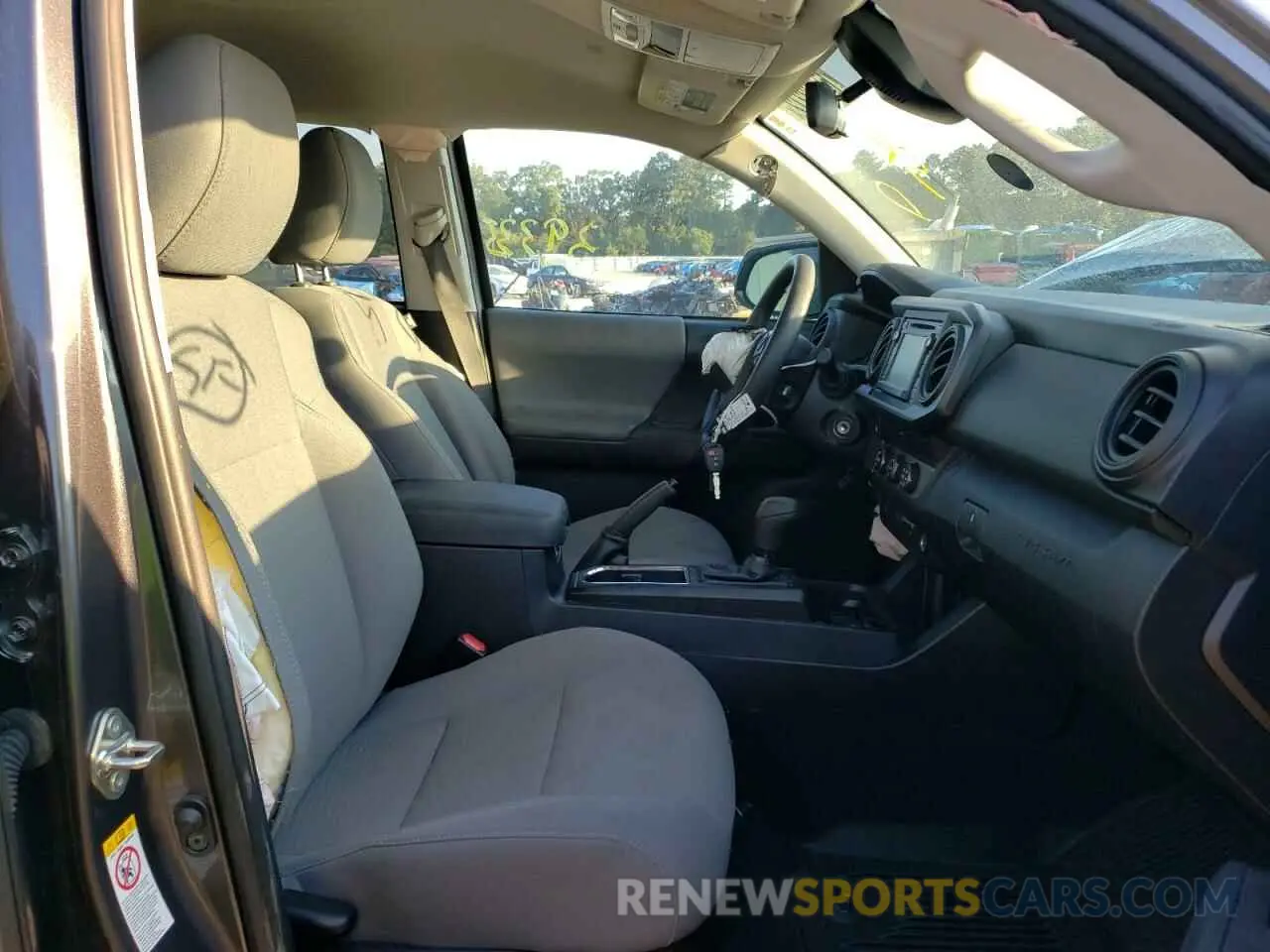 5 Photograph of a damaged car 5TFAX5GN0KX156256 TOYOTA TACOMA 2019