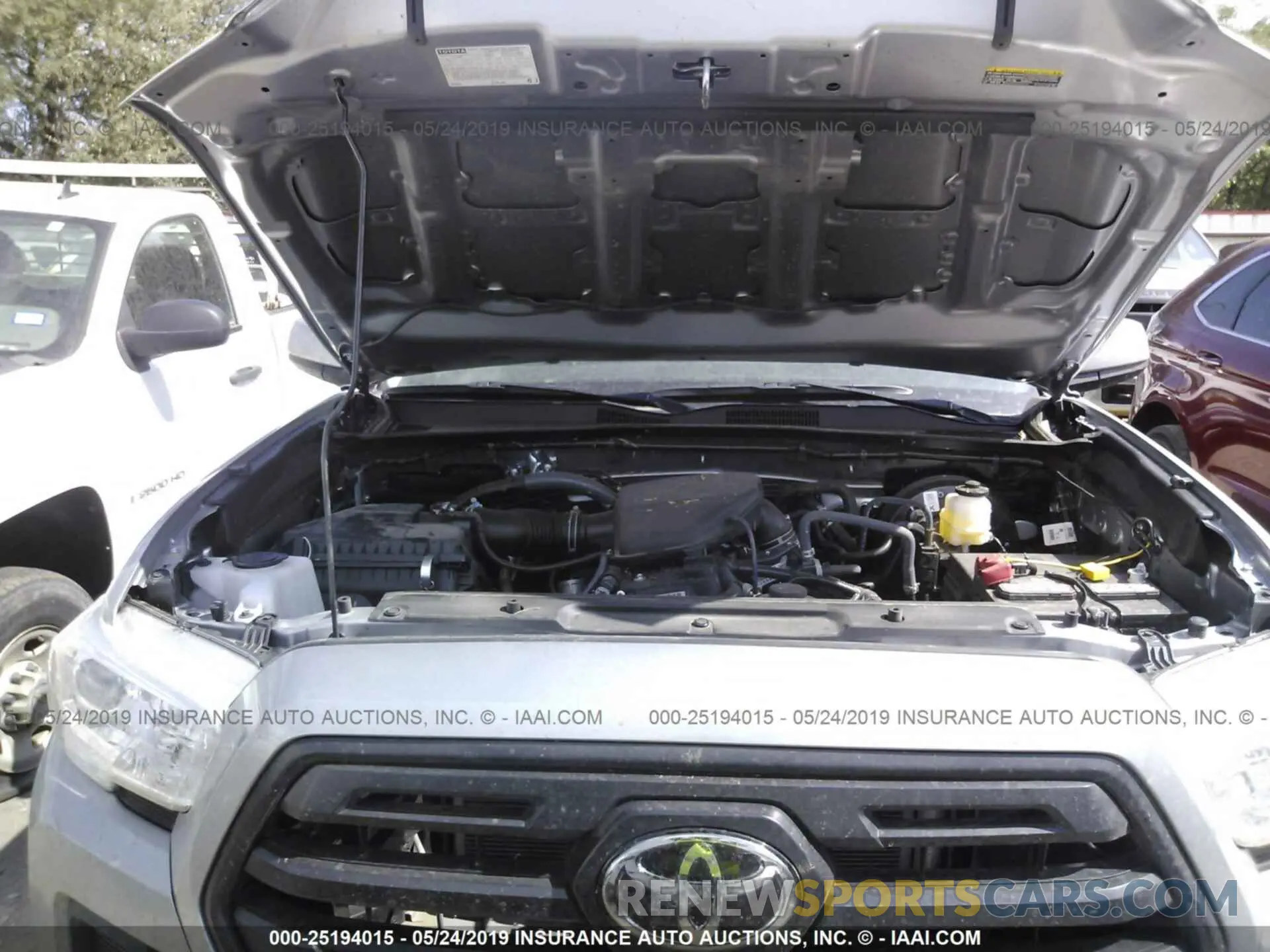 10 Photograph of a damaged car 5TFAX5GN2KX140818 TOYOTA TACOMA 2019
