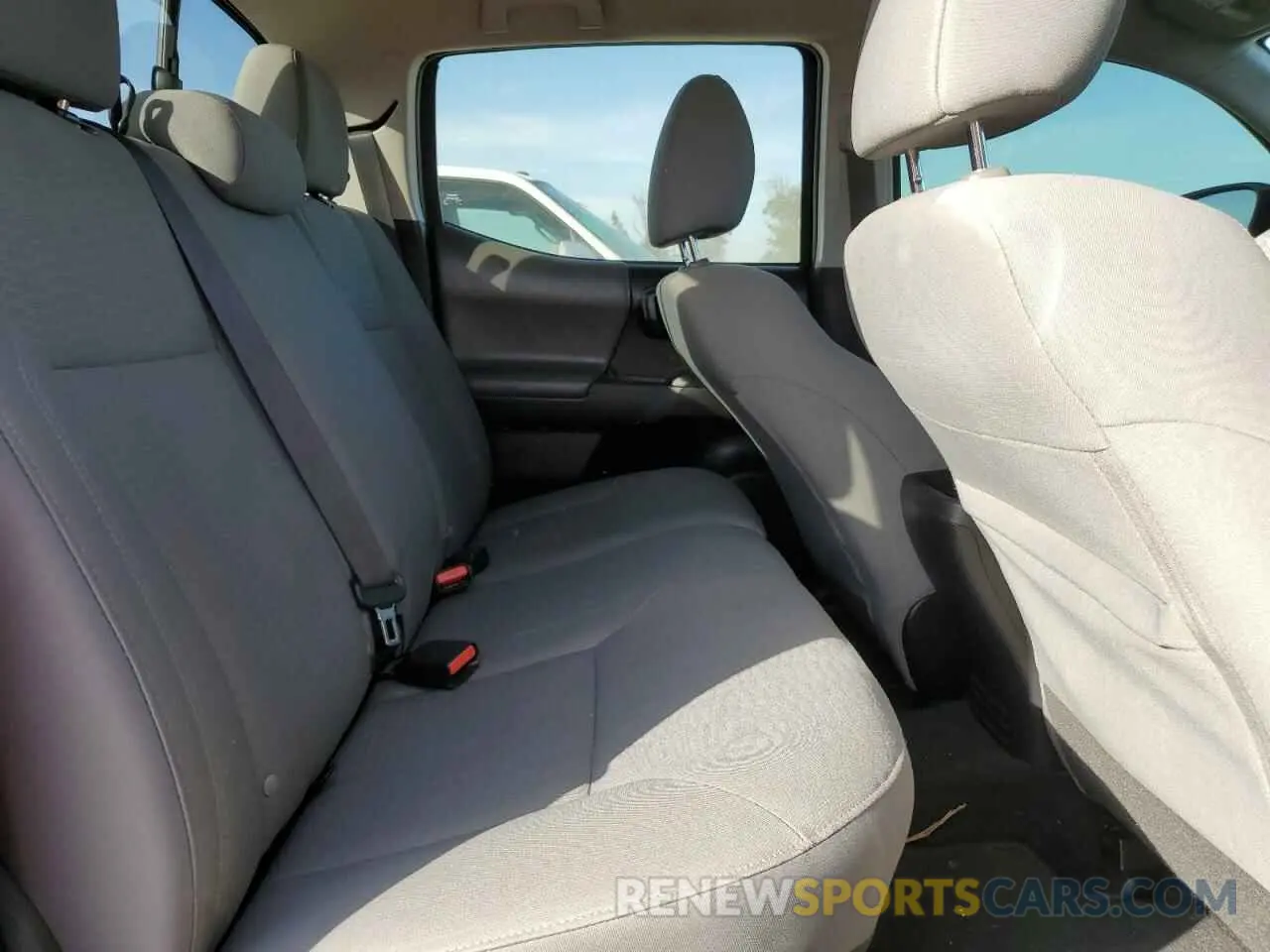 10 Photograph of a damaged car 5TFAX5GN2KX156355 TOYOTA TACOMA 2019