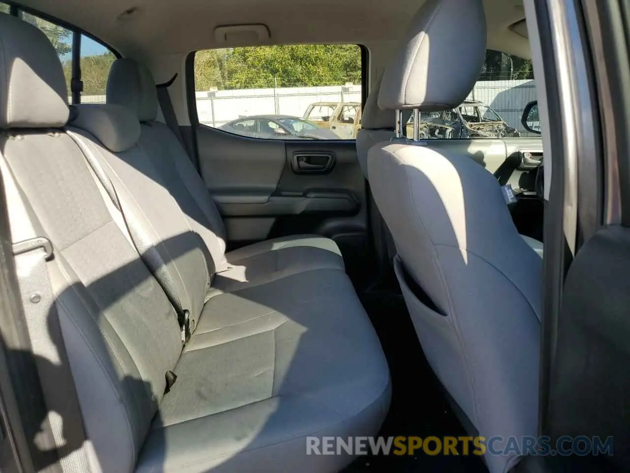 10 Фотография поврежденного автомобиля 5TFAX5GN3KX142318 TOYOTA TACOMA 2019