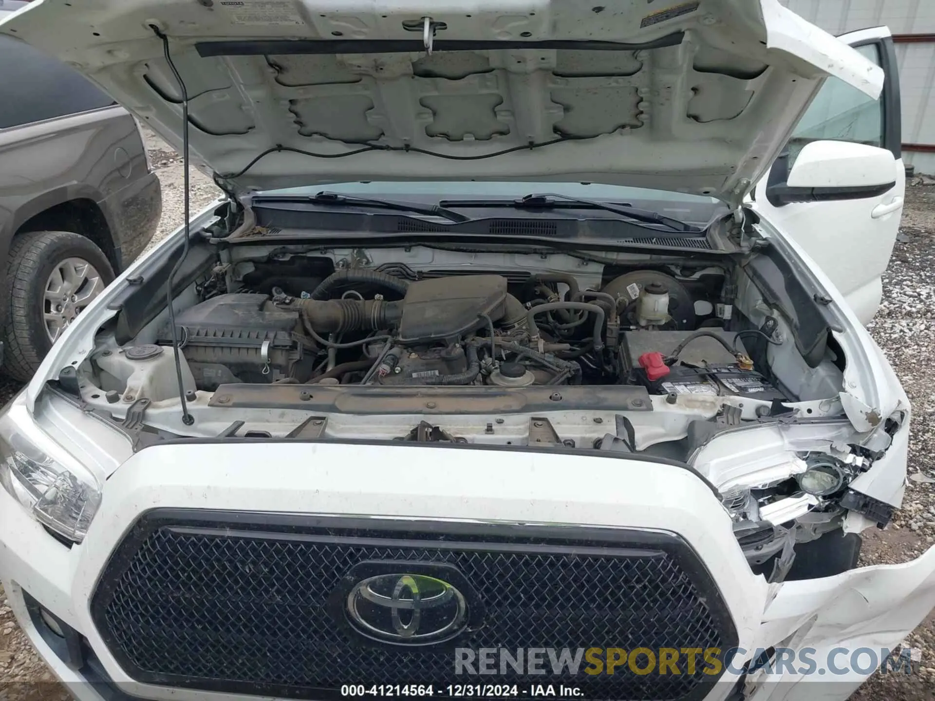 10 Photograph of a damaged car 5TFAX5GN3KX152055 TOYOTA TACOMA 2019