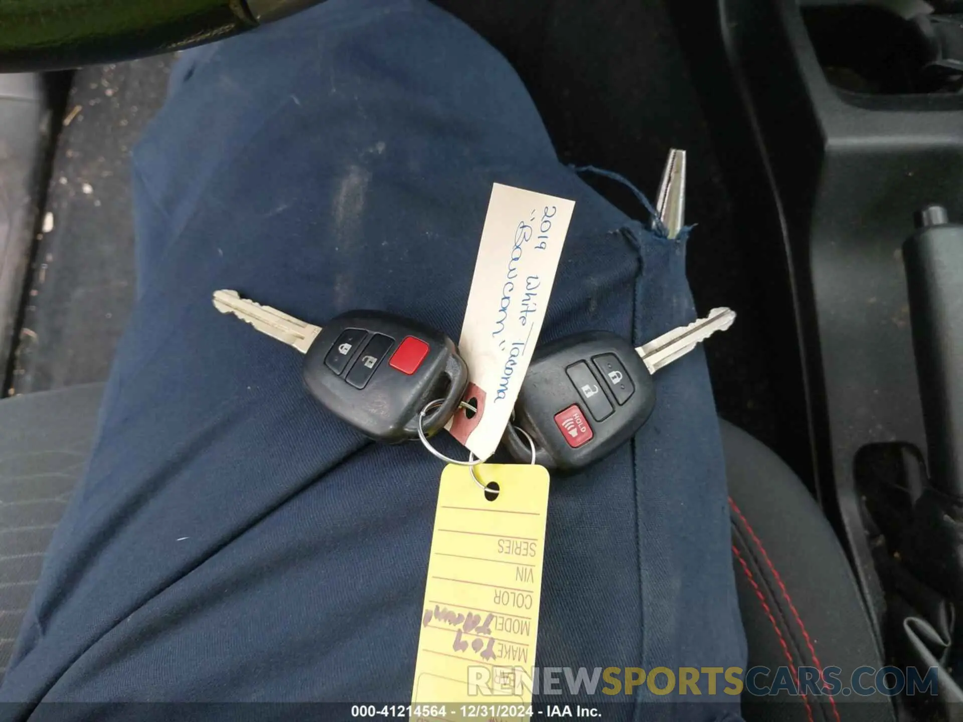 11 Photograph of a damaged car 5TFAX5GN3KX152055 TOYOTA TACOMA 2019