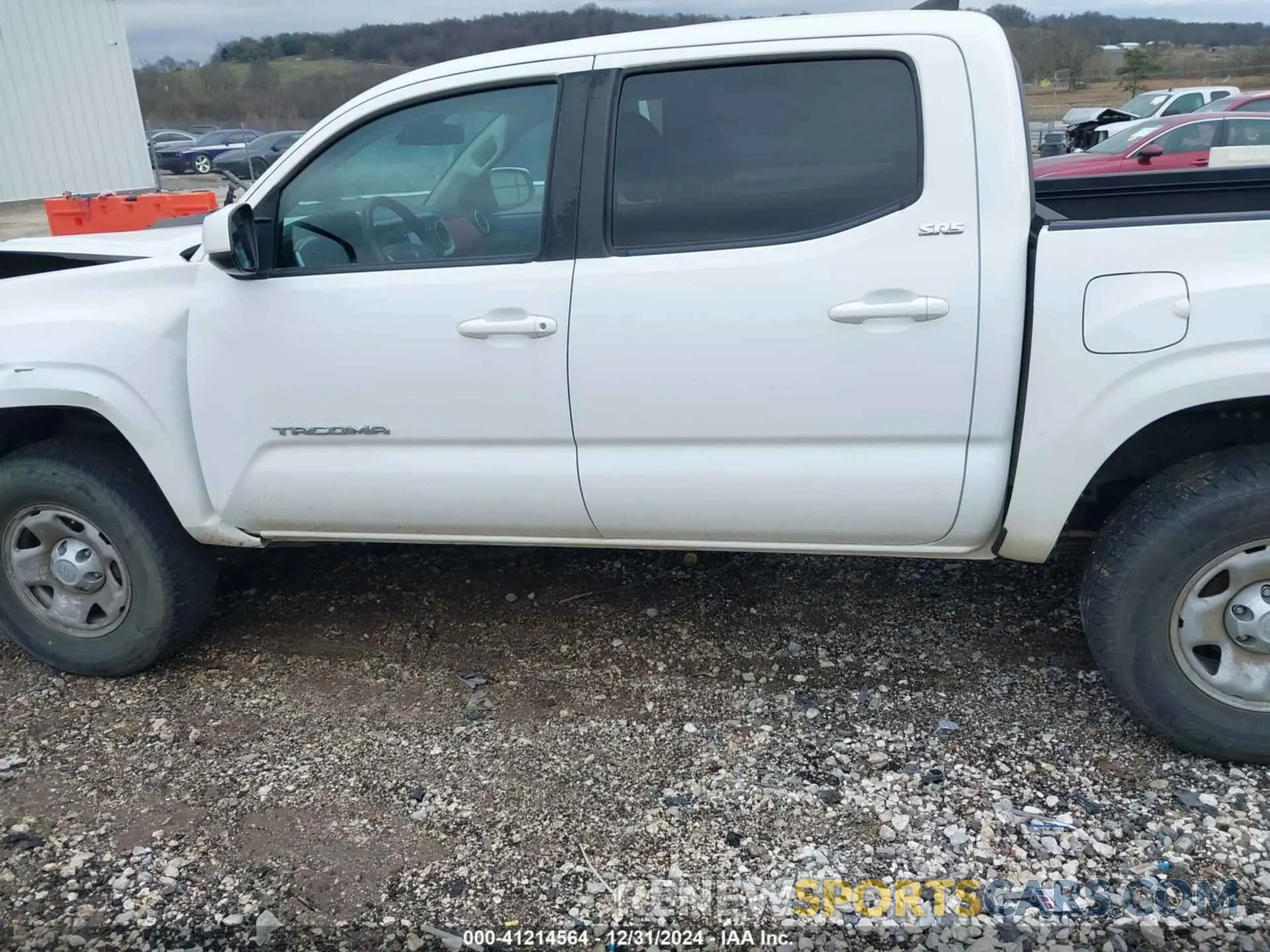 15 Photograph of a damaged car 5TFAX5GN3KX152055 TOYOTA TACOMA 2019