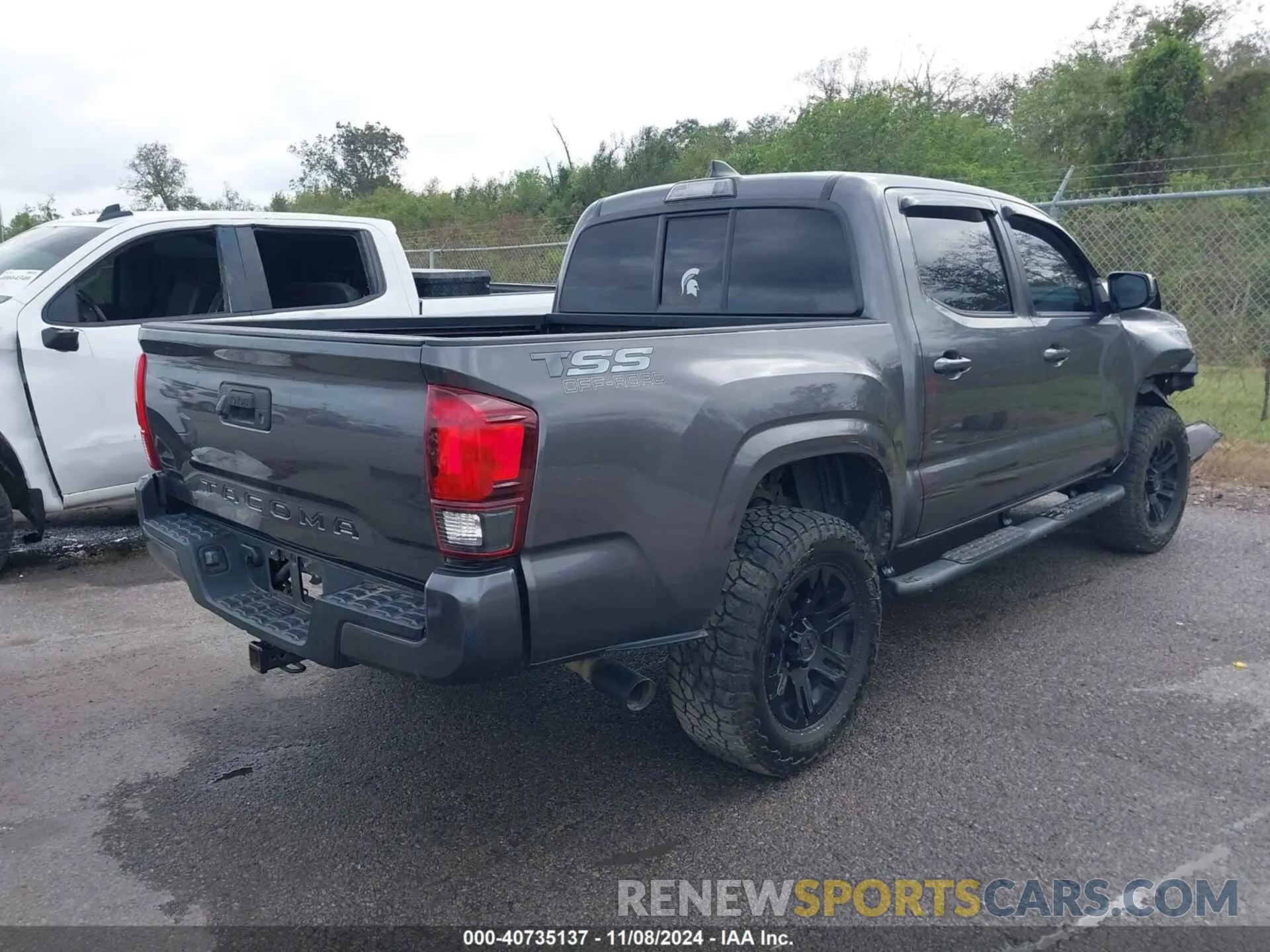 4 Photograph of a damaged car 5TFAX5GN5KX152090 TOYOTA TACOMA 2019