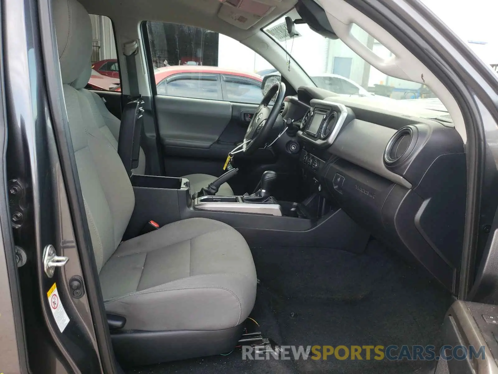 5 Photograph of a damaged car 5TFAX5GN6KX139333 TOYOTA TACOMA 2019