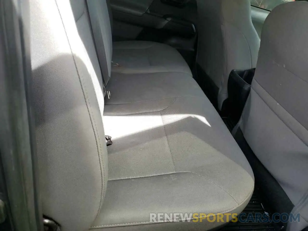 10 Photograph of a damaged car 5TFAX5GN7KX145724 TOYOTA TACOMA 2019