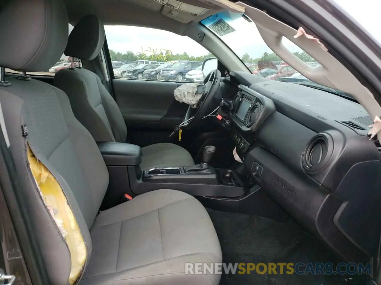 5 Photograph of a damaged car 5TFAX5GN8KX133789 TOYOTA TACOMA 2019