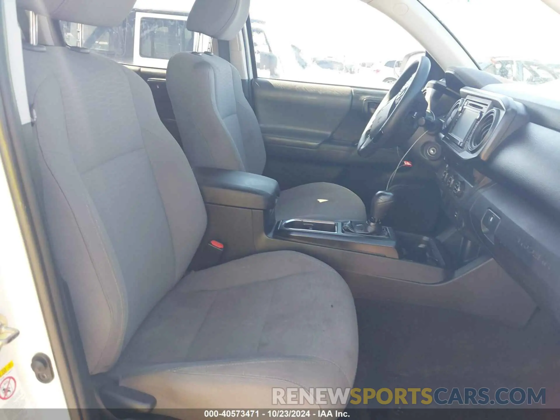 5 Photograph of a damaged car 5TFAX5GN8KX144193 TOYOTA TACOMA 2019