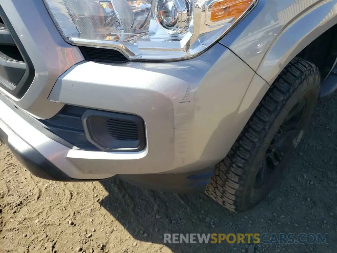 9 Photograph of a damaged car 5TFAX5GN9KX141450 TOYOTA TACOMA 2019