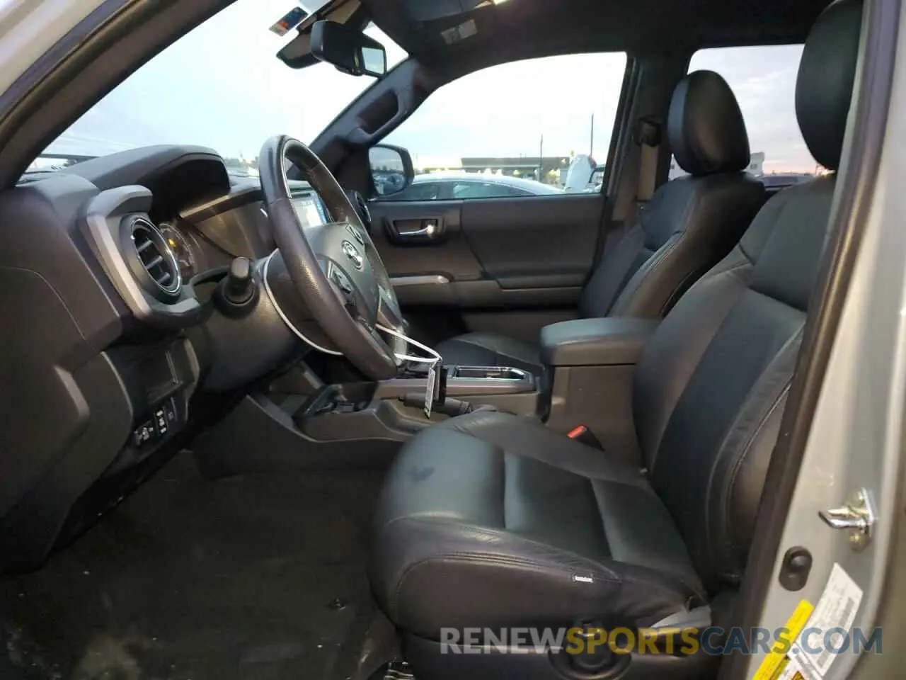 7 Photograph of a damaged car 5TFAZ5CN0KX077962 TOYOTA TACOMA 2019