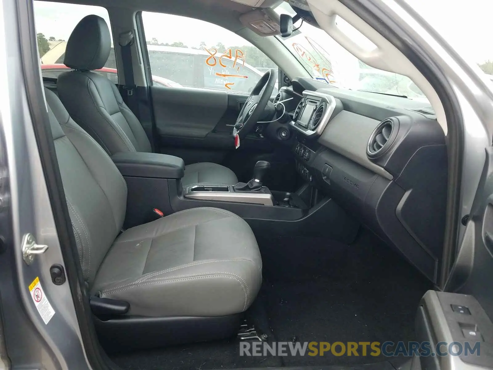 5 Photograph of a damaged car 5TFAZ5CN0KX084913 TOYOTA TACOMA 2019