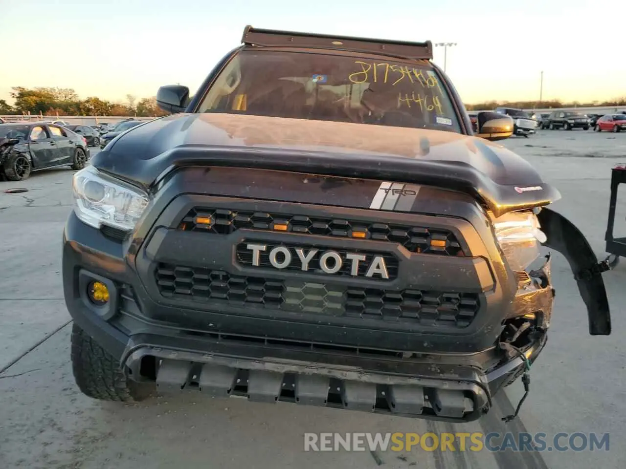 5 Photograph of a damaged car 5TFAZ5CN1KX083866 TOYOTA TACOMA 2019