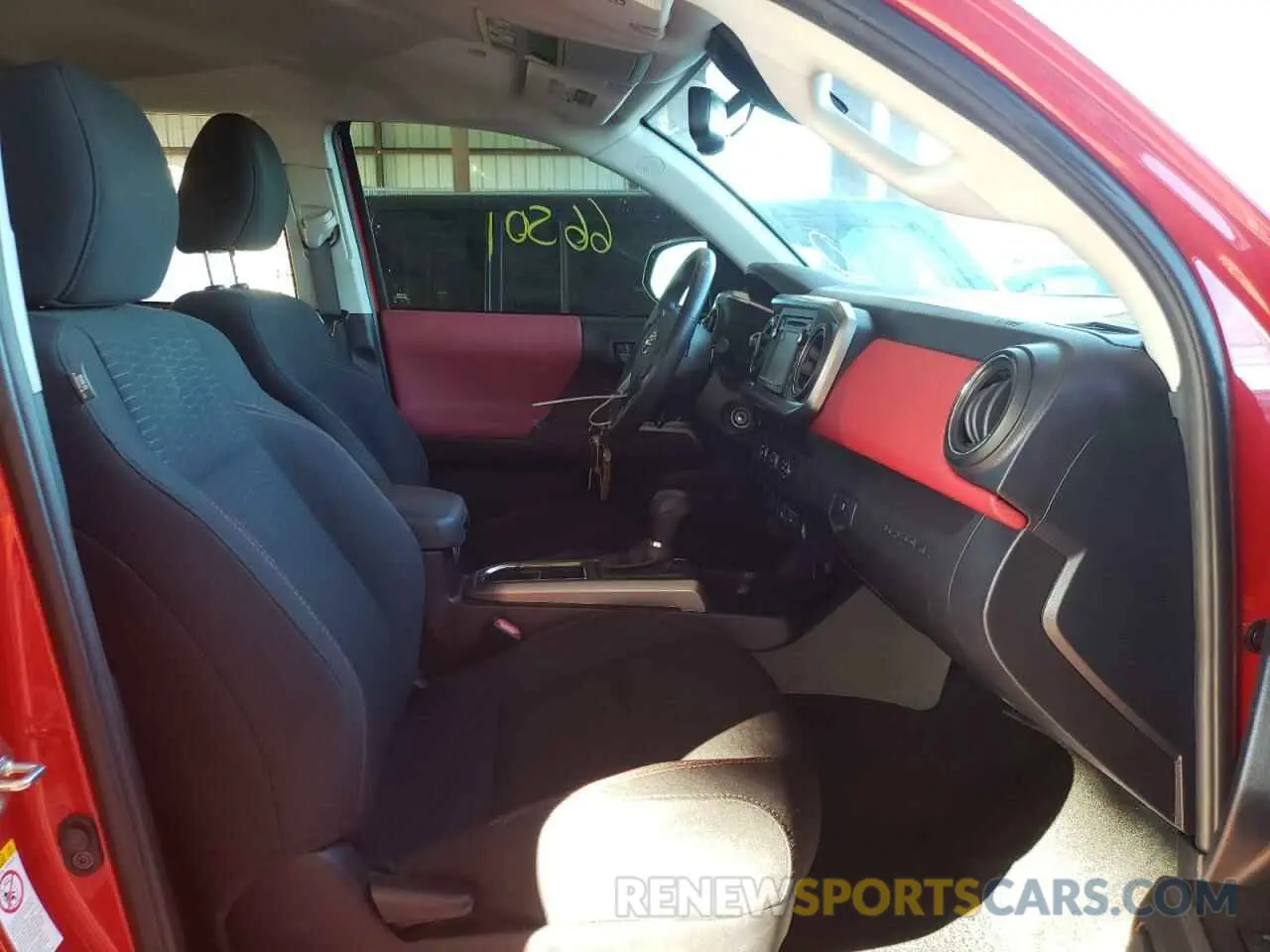 5 Photograph of a damaged car 5TFAZ5CN2KX075453 TOYOTA TACOMA 2019