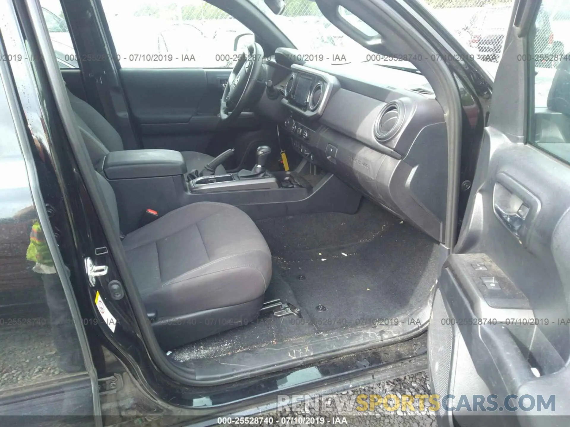 5 Photograph of a damaged car 5TFAZ5CN2KX078157 TOYOTA TACOMA 2019