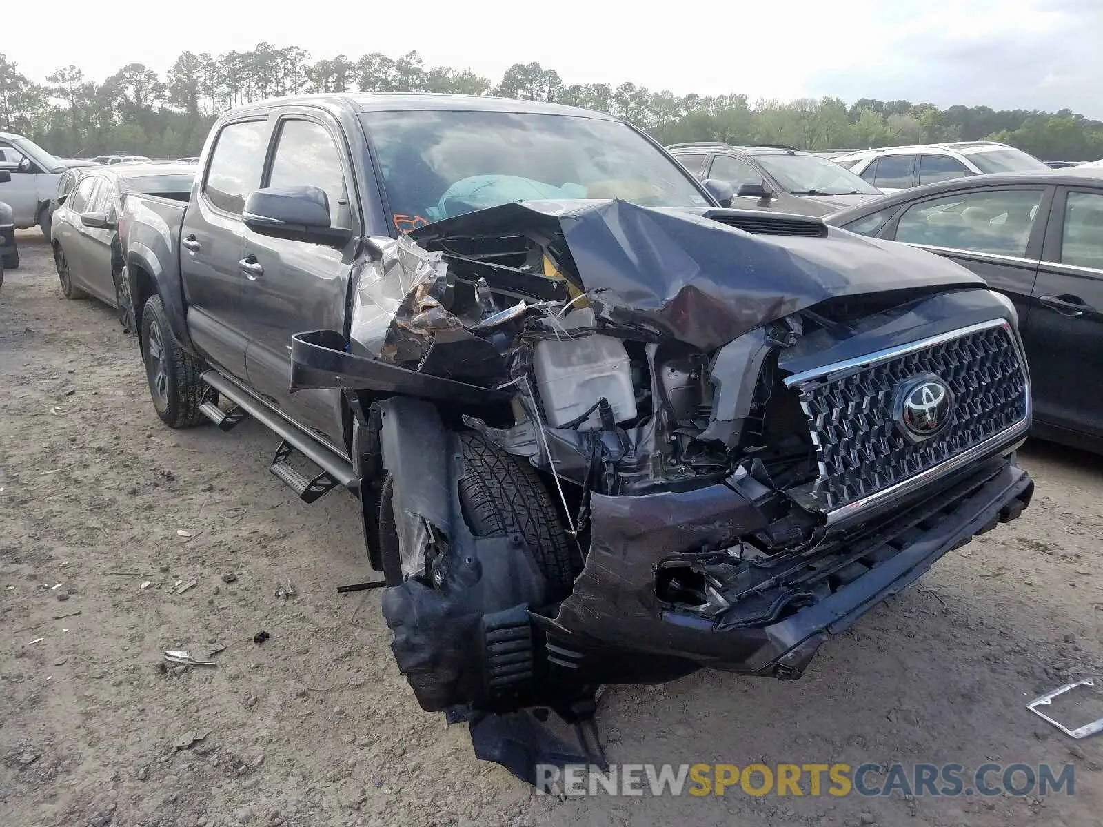1 Photograph of a damaged car 5TFAZ5CN4KX082839 TOYOTA TACOMA 2019