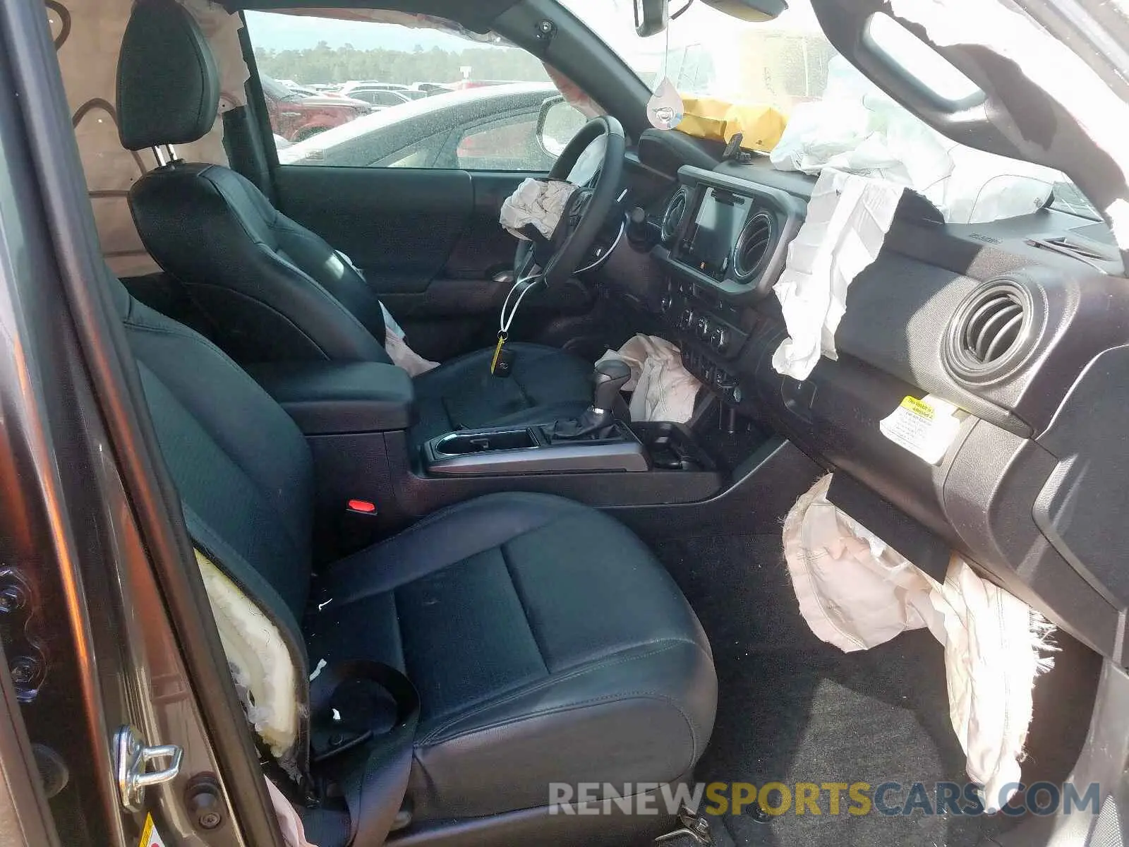 5 Photograph of a damaged car 5TFAZ5CN4KX082839 TOYOTA TACOMA 2019