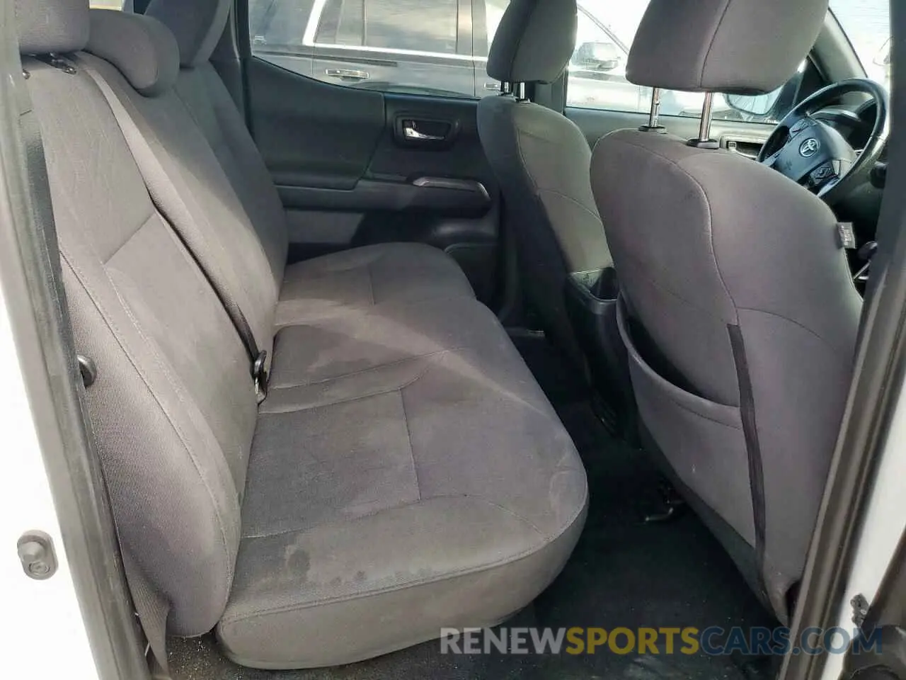 10 Photograph of a damaged car 5TFAZ5CN5KX084616 TOYOTA TACOMA 2019