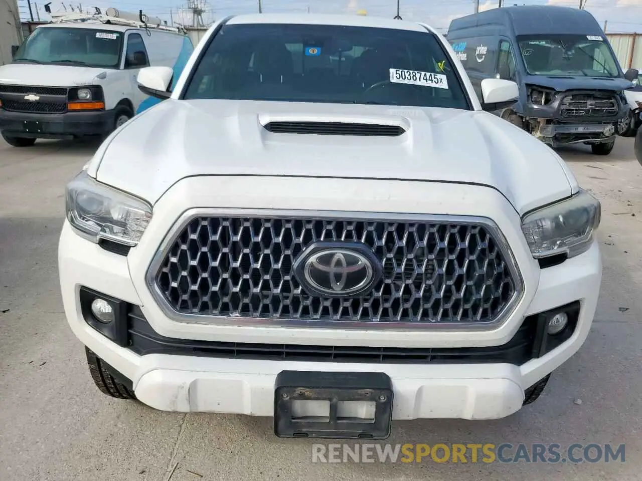 5 Photograph of a damaged car 5TFAZ5CN5KX084616 TOYOTA TACOMA 2019