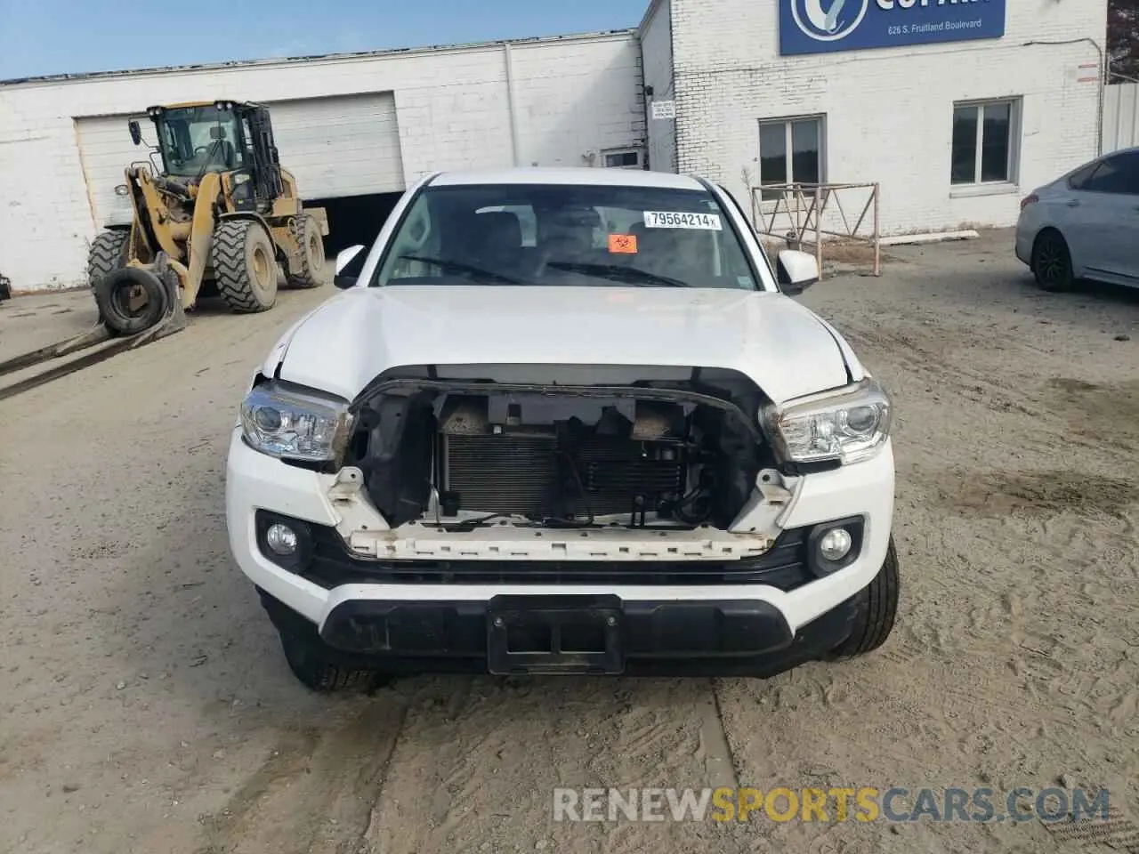 5 Photograph of a damaged car 5TFAZ5CN6KX072989 TOYOTA TACOMA 2019