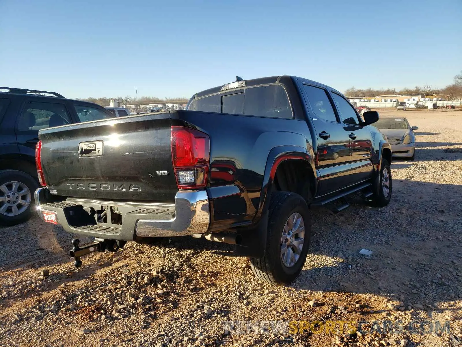 4 Photograph of a damaged car 5TFAZ5CN6KX073317 TOYOTA TACOMA 2019
