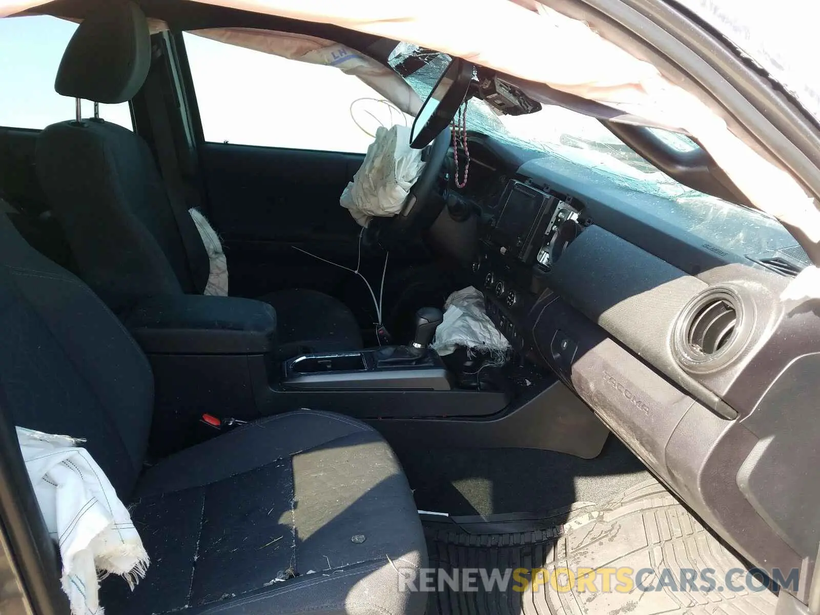 5 Photograph of a damaged car 5TFAZ5CN6KX076301 TOYOTA TACOMA 2019