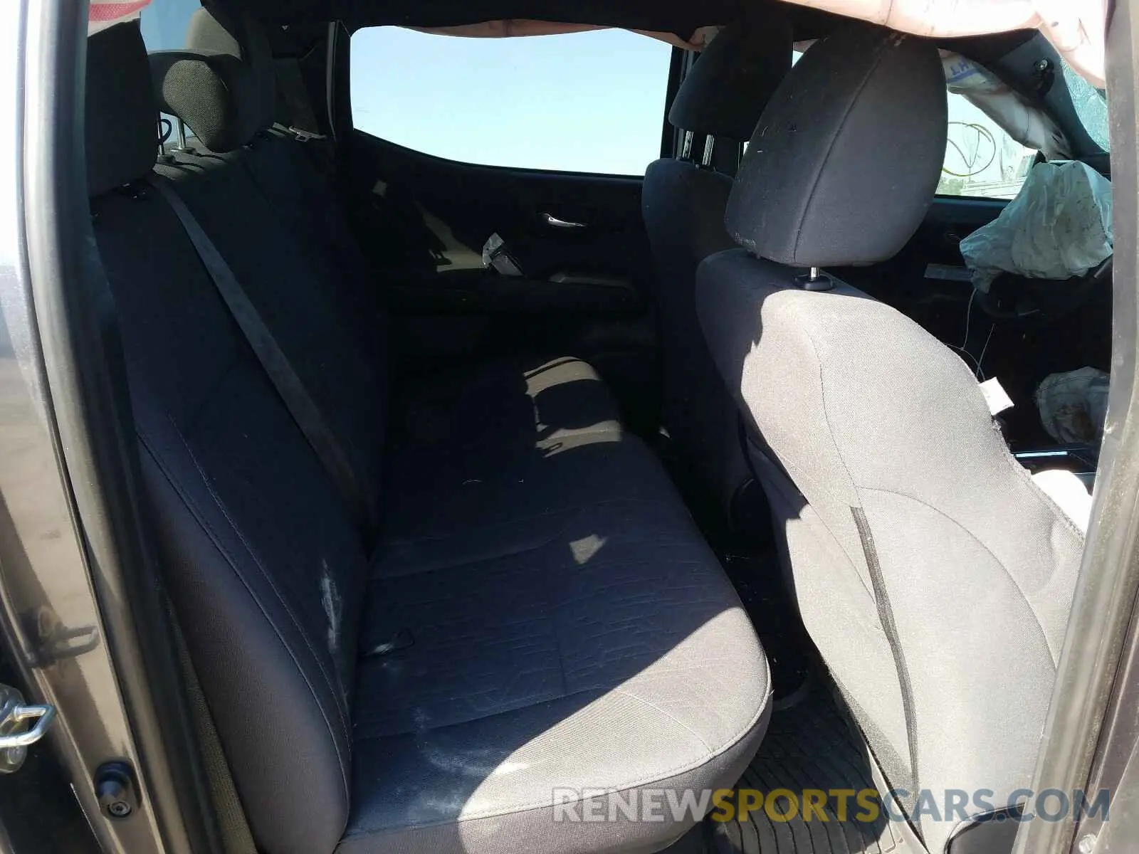 6 Photograph of a damaged car 5TFAZ5CN6KX076301 TOYOTA TACOMA 2019