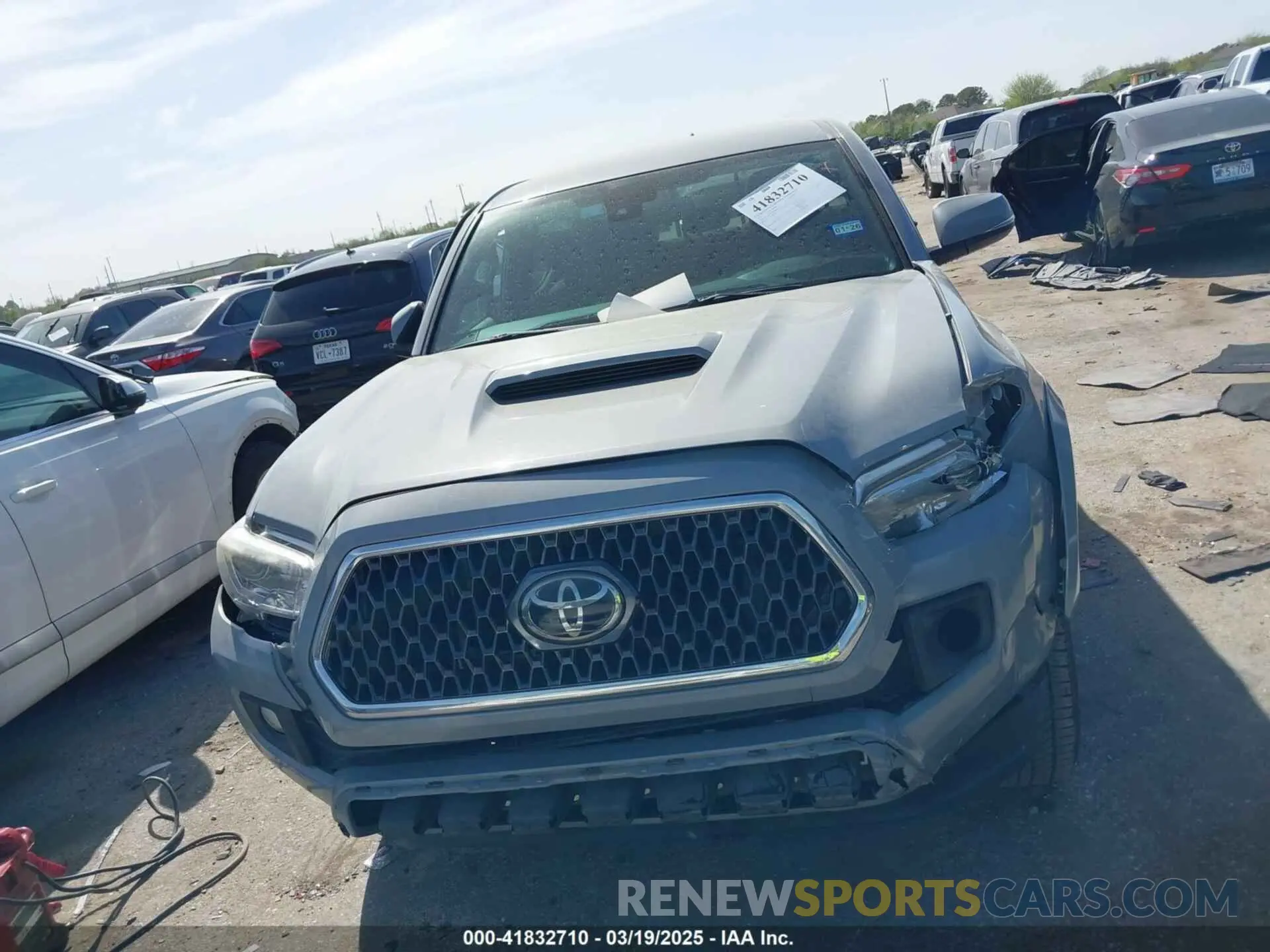 12 Фотография поврежденного автомобиля 5TFAZ5CN6KX082065 TOYOTA TACOMA 2019