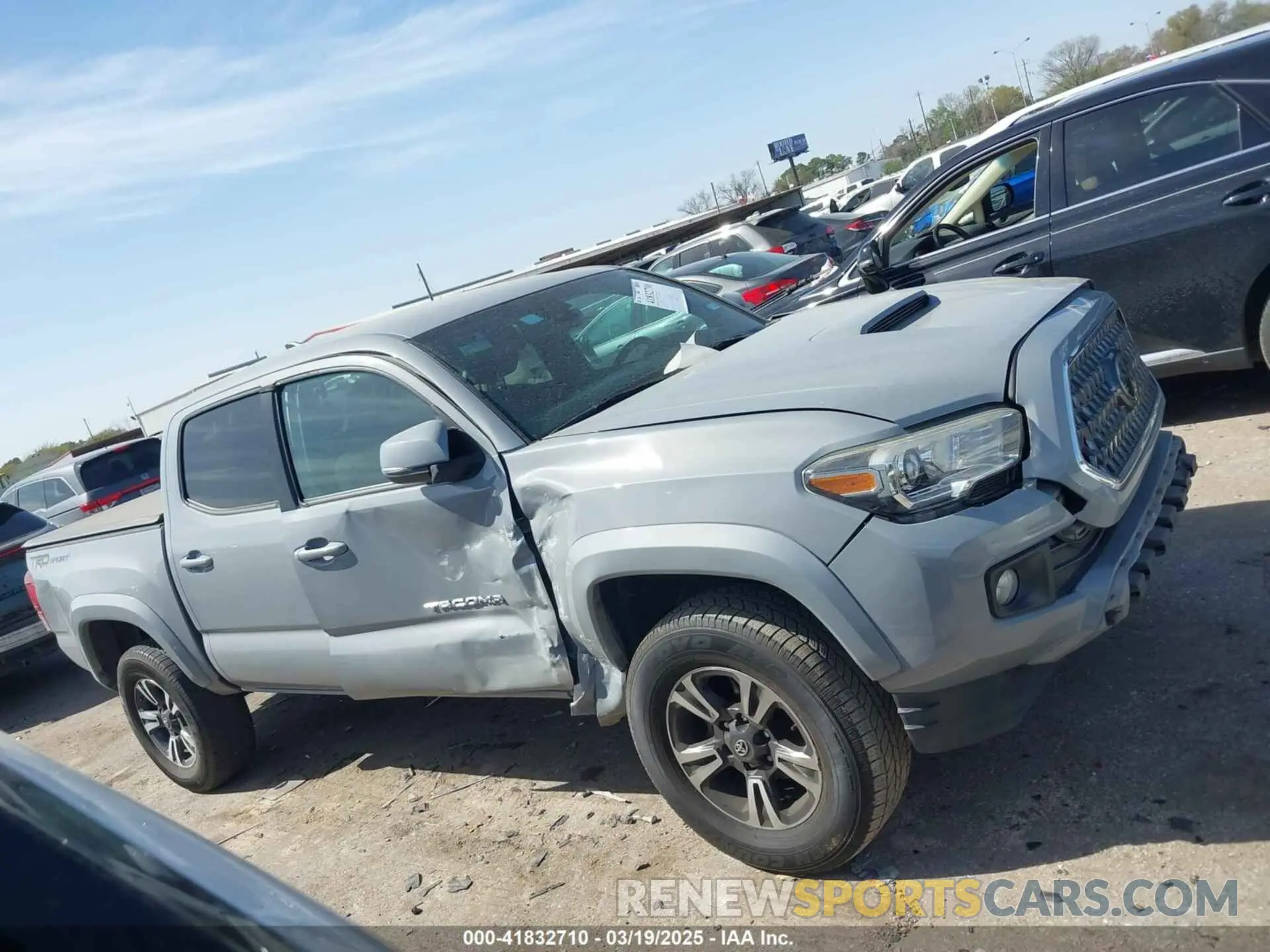 13 Фотография поврежденного автомобиля 5TFAZ5CN6KX082065 TOYOTA TACOMA 2019