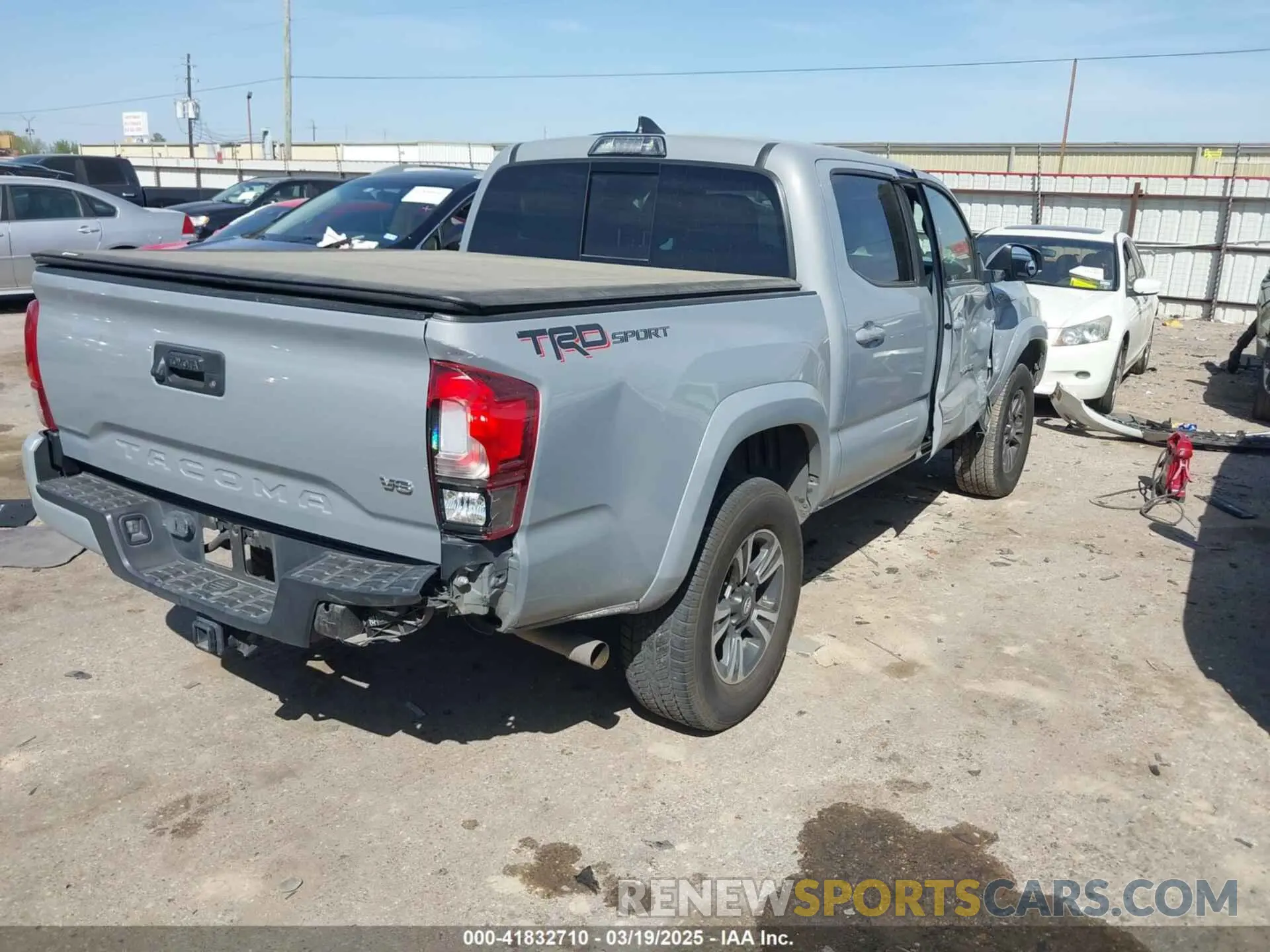 4 Фотография поврежденного автомобиля 5TFAZ5CN6KX082065 TOYOTA TACOMA 2019
