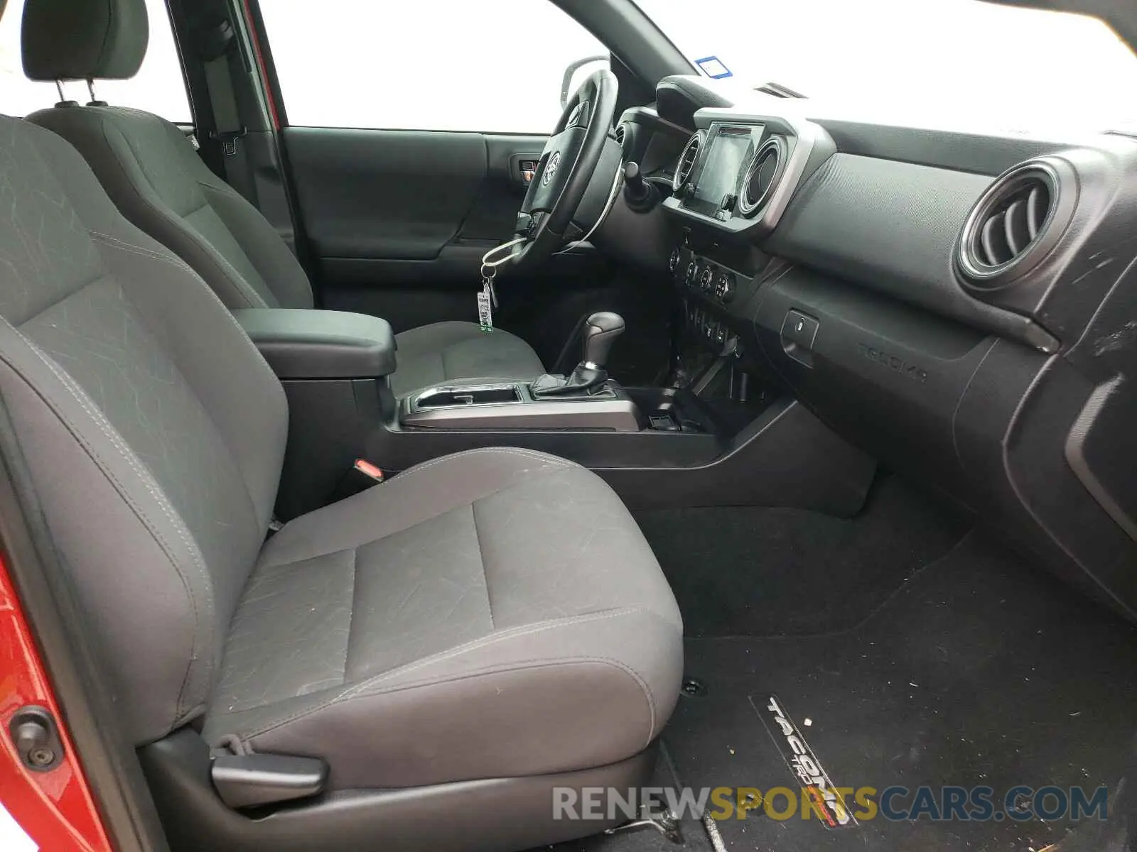 5 Photograph of a damaged car 5TFAZ5CN8KX080172 TOYOTA TACOMA 2019