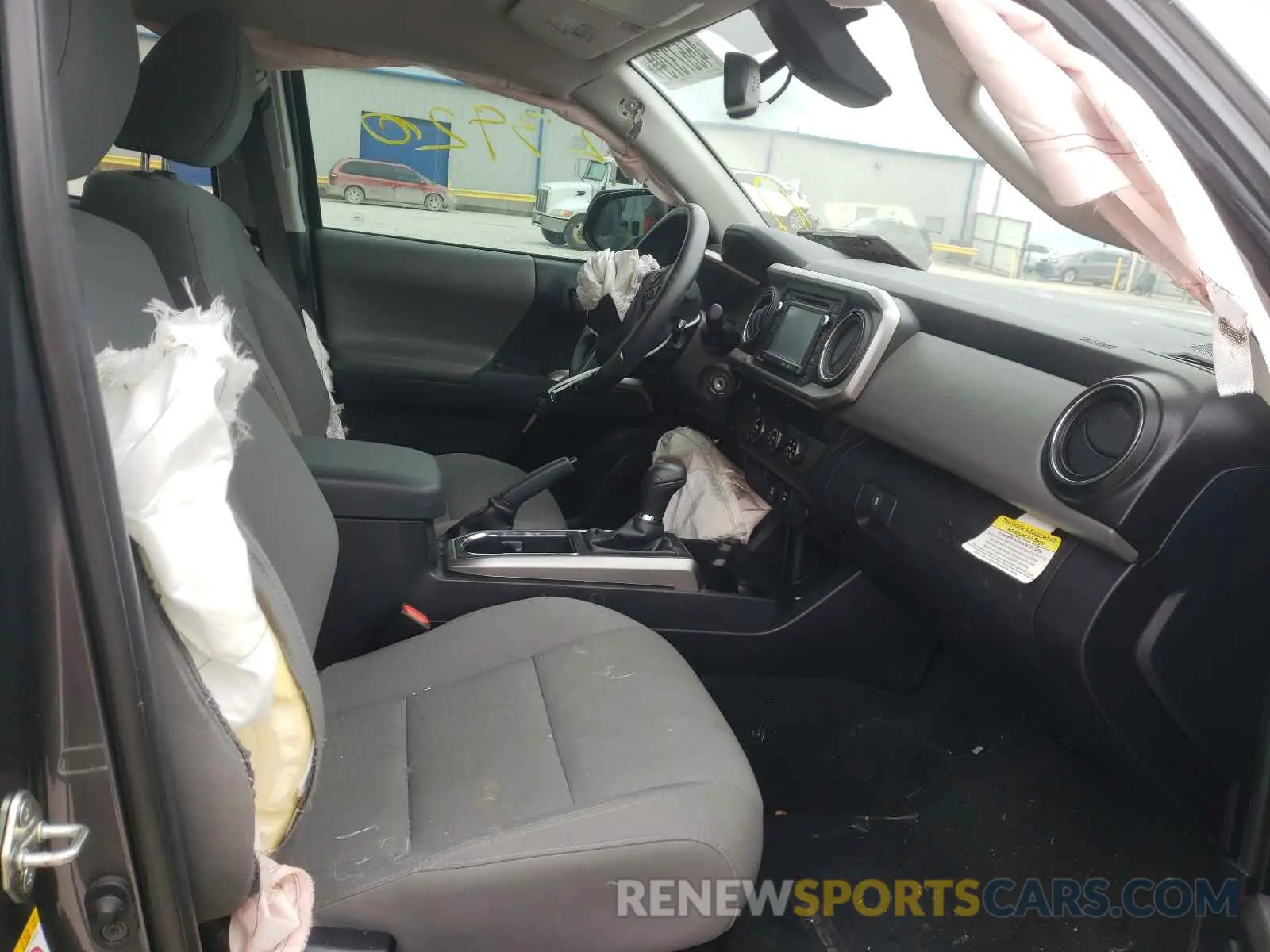 5 Photograph of a damaged car 5TFAZ5CN8KX081189 TOYOTA TACOMA 2019