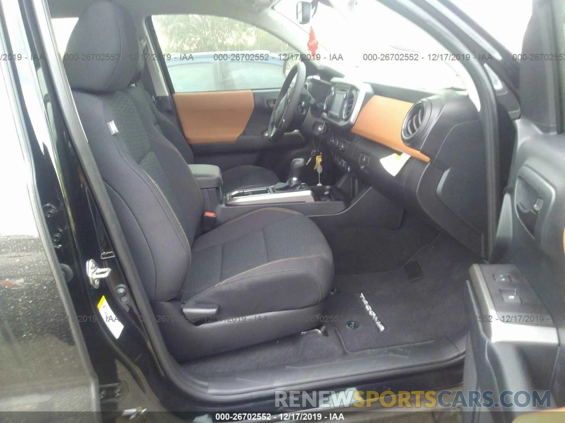 5 Photograph of a damaged car 5TFAZ5CN9KX082691 TOYOTA TACOMA 2019