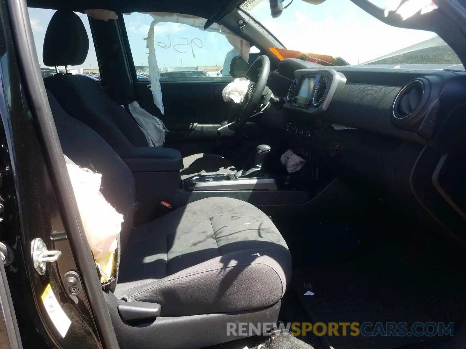 5 Photograph of a damaged car 5TFCZ5AN0KX171755 TOYOTA TACOMA 2019