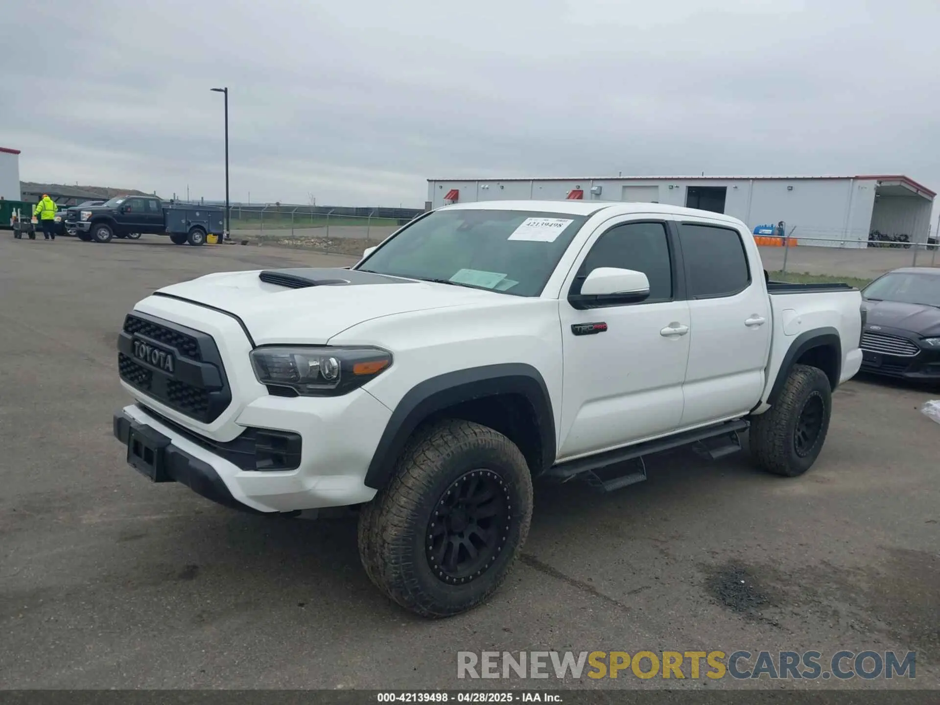2 Фотография поврежденного автомобиля 5TFCZ5AN0KX190354 TOYOTA TACOMA 2019