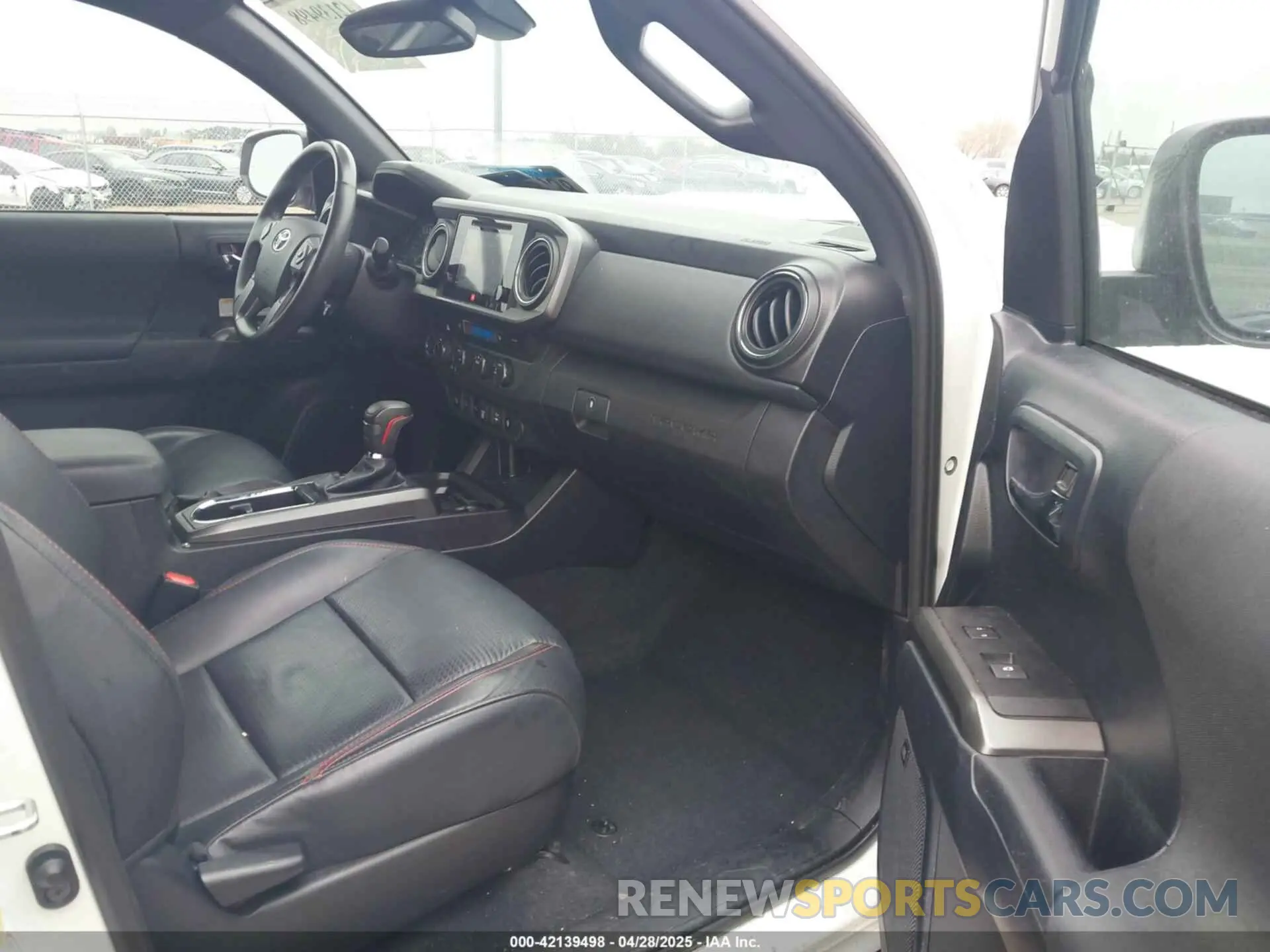 5 Фотография поврежденного автомобиля 5TFCZ5AN0KX190354 TOYOTA TACOMA 2019
