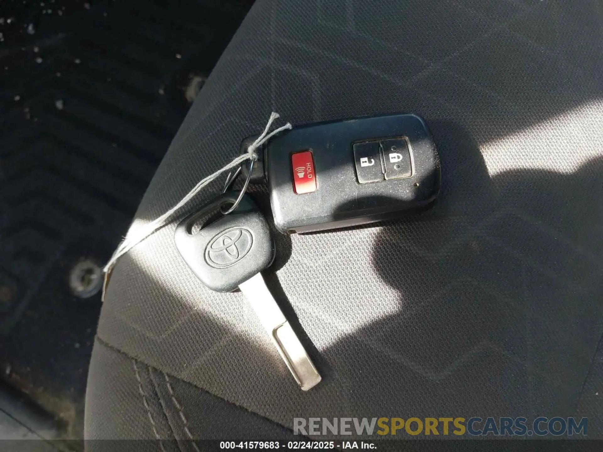 11 Photograph of a damaged car 5TFCZ5AN1KX178939 TOYOTA TACOMA 2019