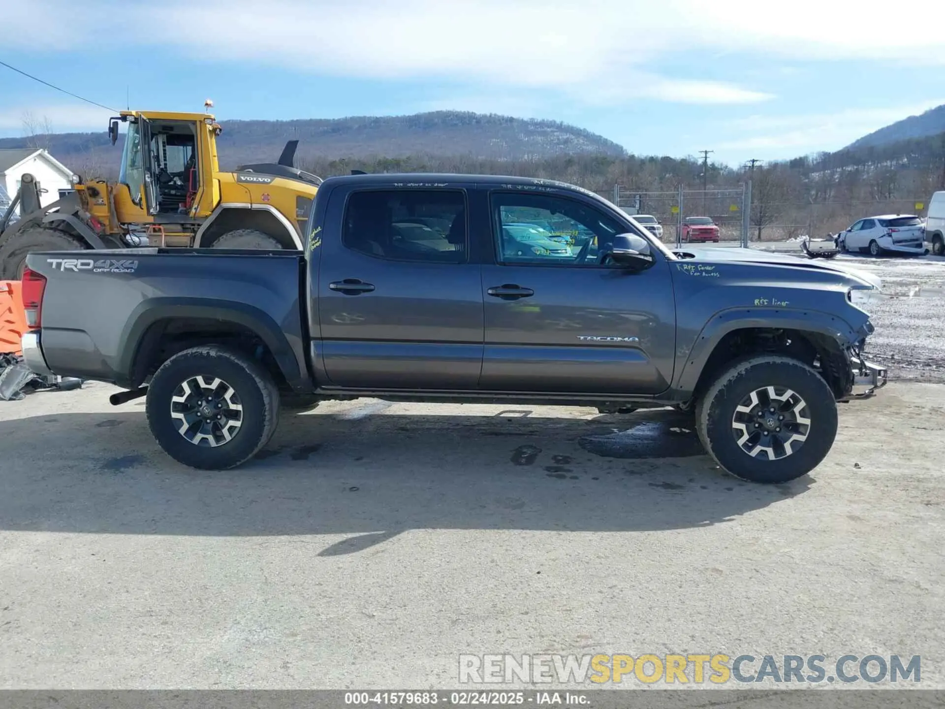 14 Photograph of a damaged car 5TFCZ5AN1KX178939 TOYOTA TACOMA 2019