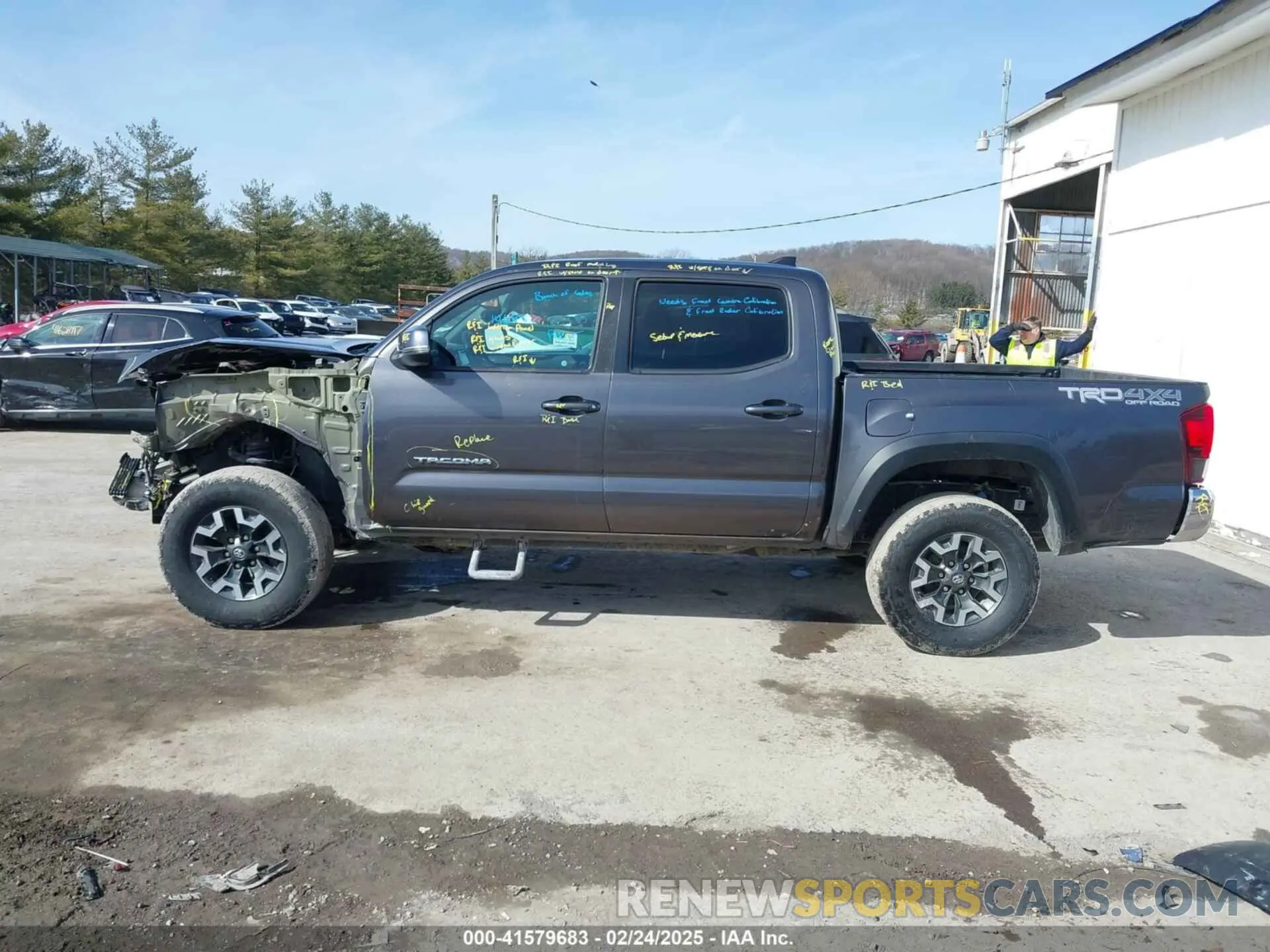 15 Photograph of a damaged car 5TFCZ5AN1KX178939 TOYOTA TACOMA 2019